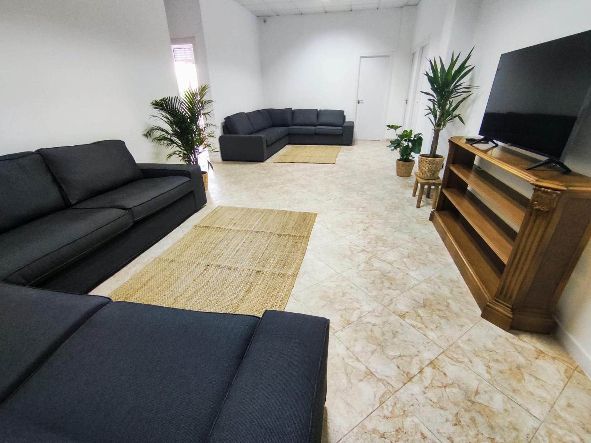 Preciosa villa para grupos grandes con piscina y BBQ