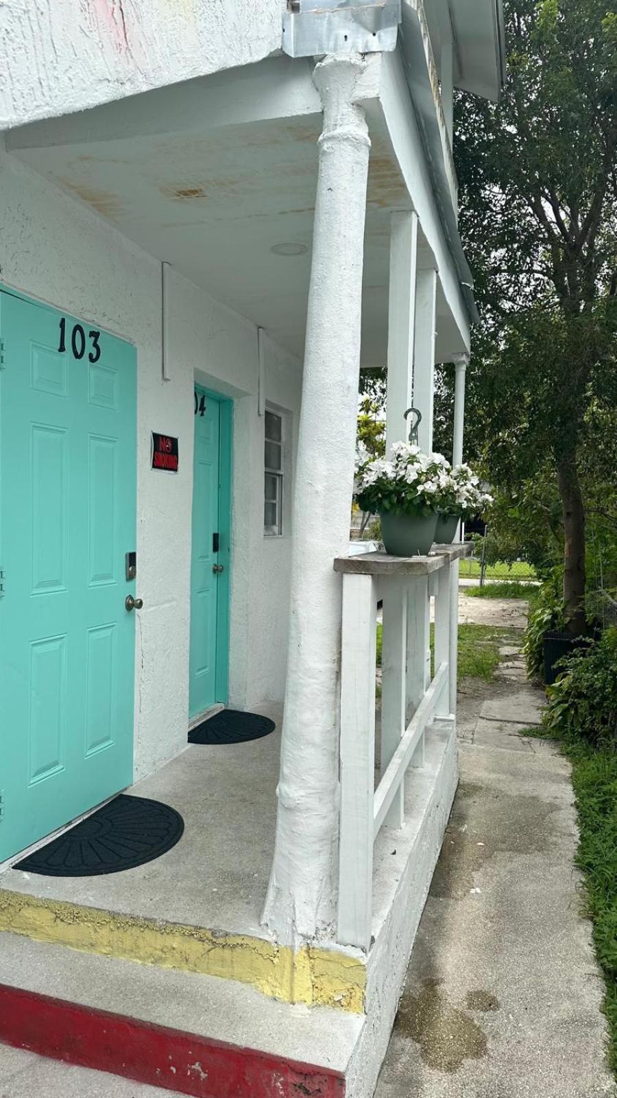 203 Miami Shared Rooms for Men Central Comfortable, Affordable