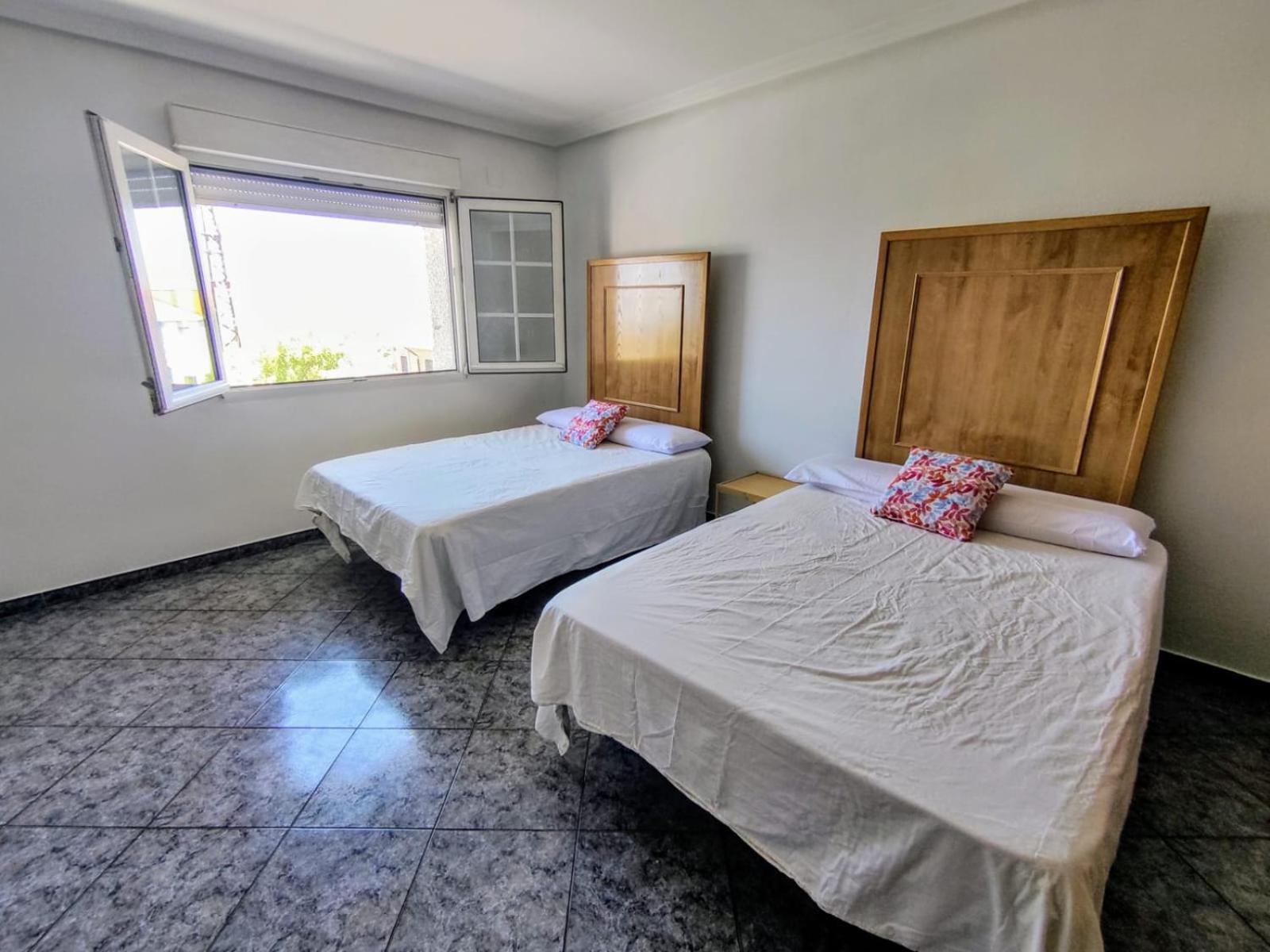 Preciosa villa para grupos grandes con piscina y BBQ