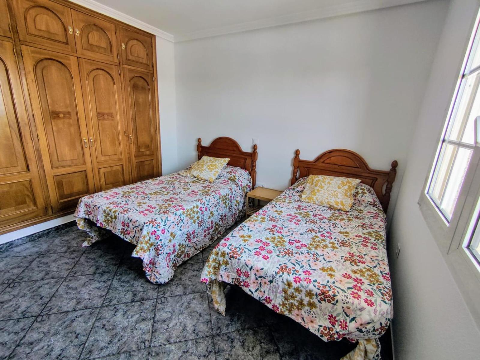 Preciosa villa para grupos grandes con piscina y BBQ
