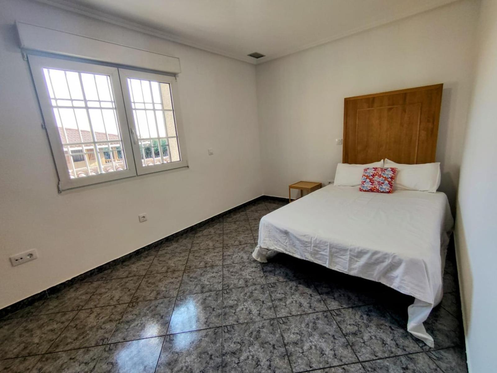 Preciosa villa para grupos grandes con piscina y BBQ