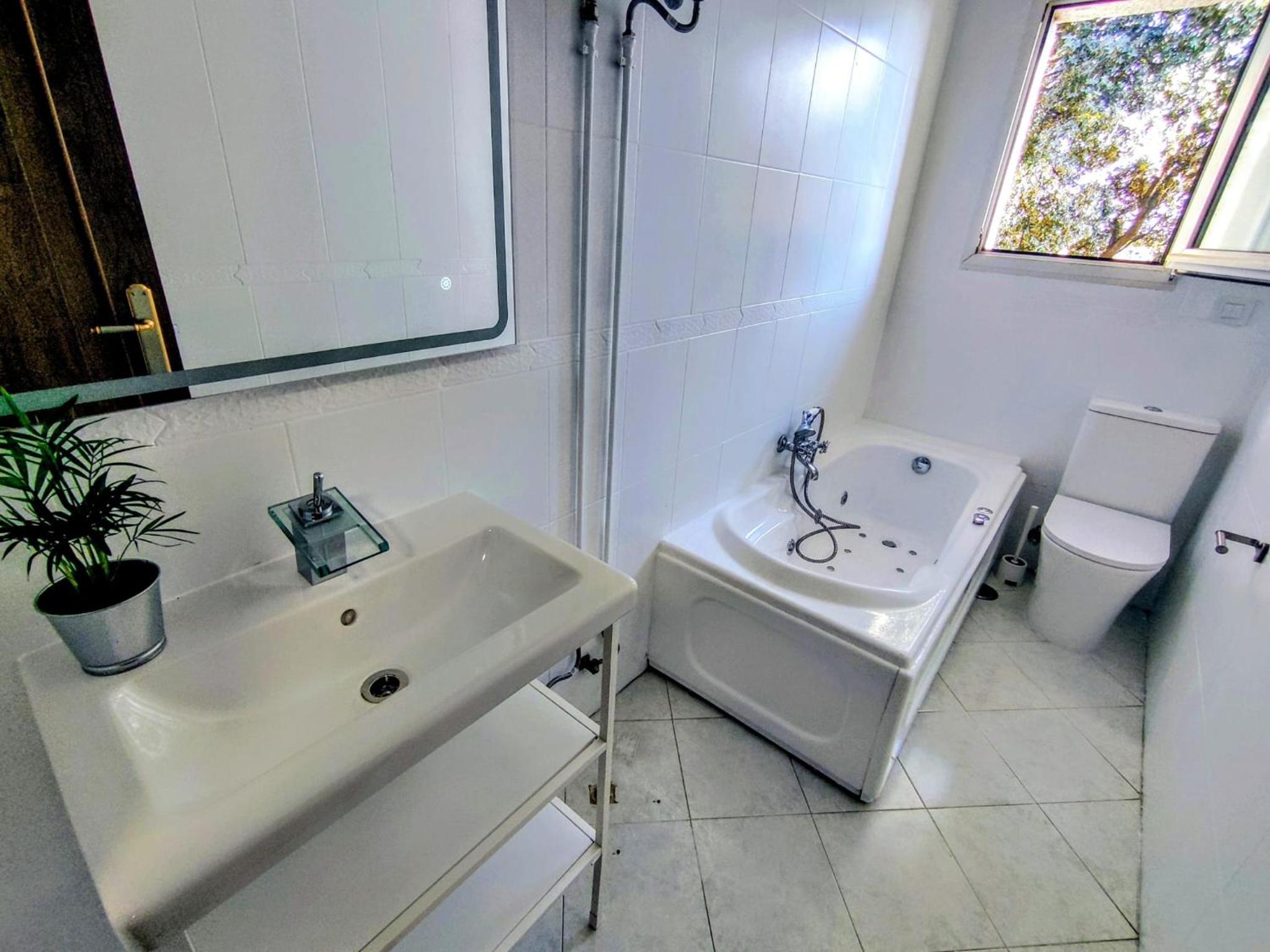 Preciosa villa para grupos grandes con piscina y BBQ