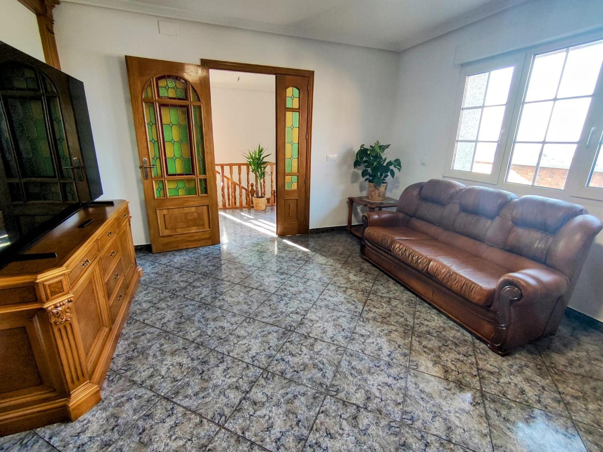 Preciosa villa para grupos grandes con piscina y BBQ