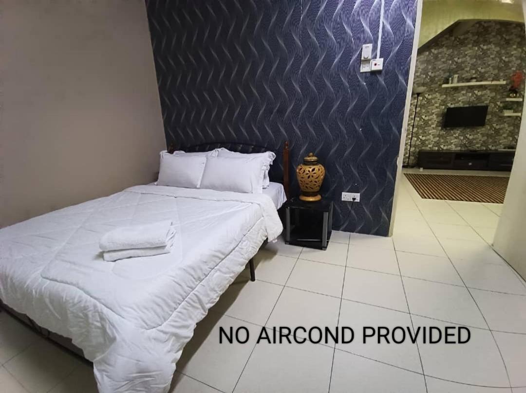 Afya Alya Guesthouse Melaka No Aircond photo 2