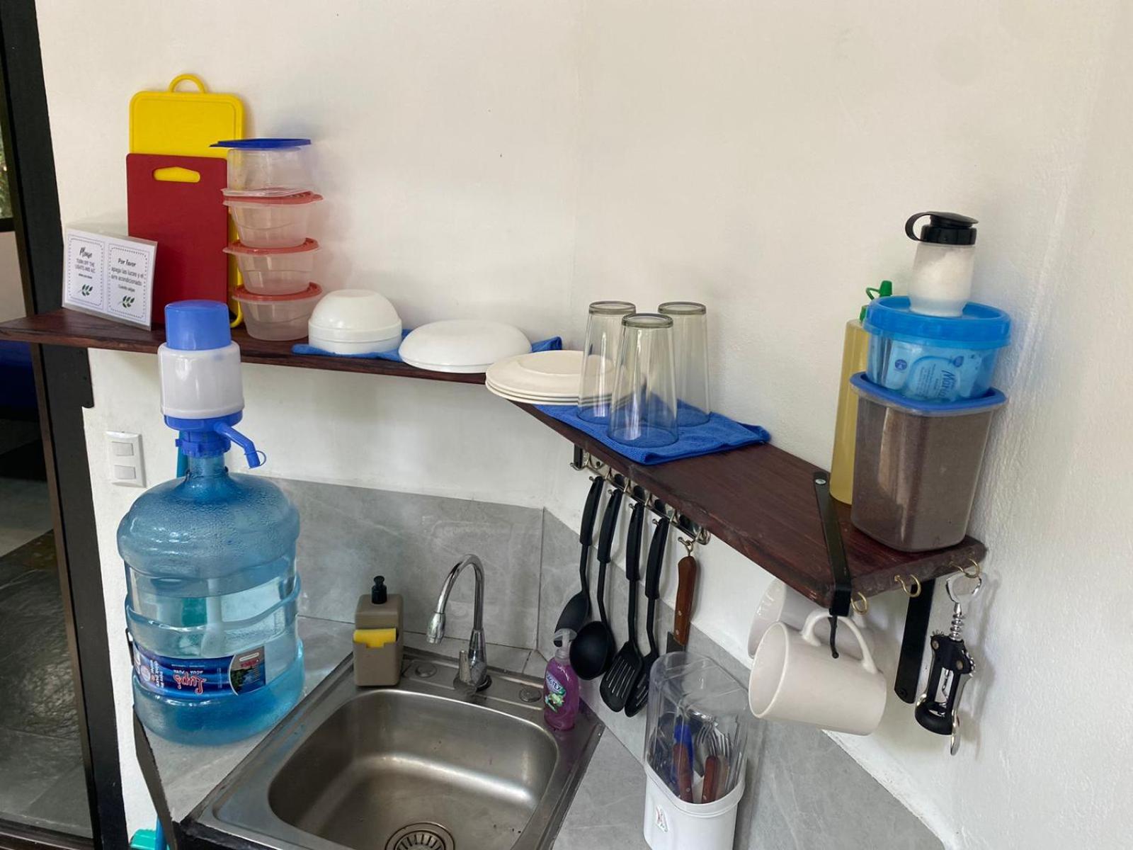 Villa Toronto-Jungle AC Suite for 3-Kitchen-Walk to Playa Chiquita