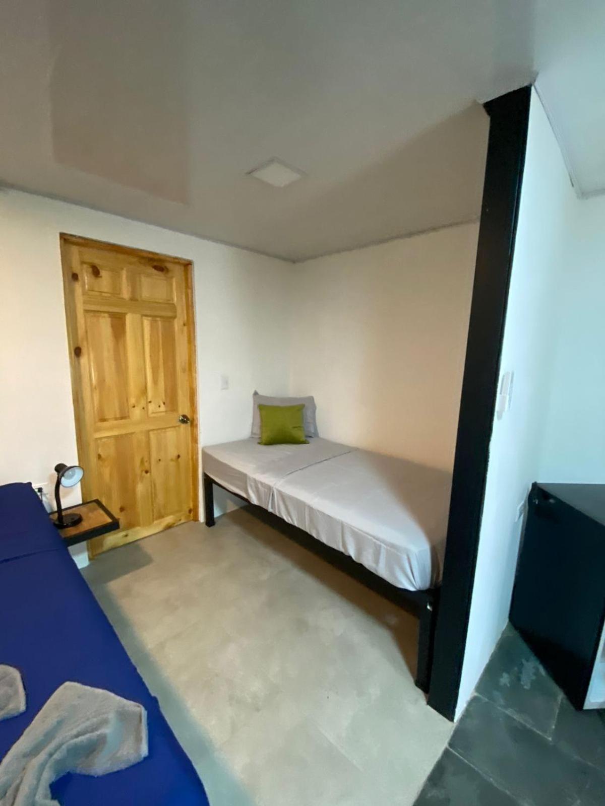 Villa Toronto-Jungle AC Suite for 3-Kitchen-Walk to Playa Chiquita