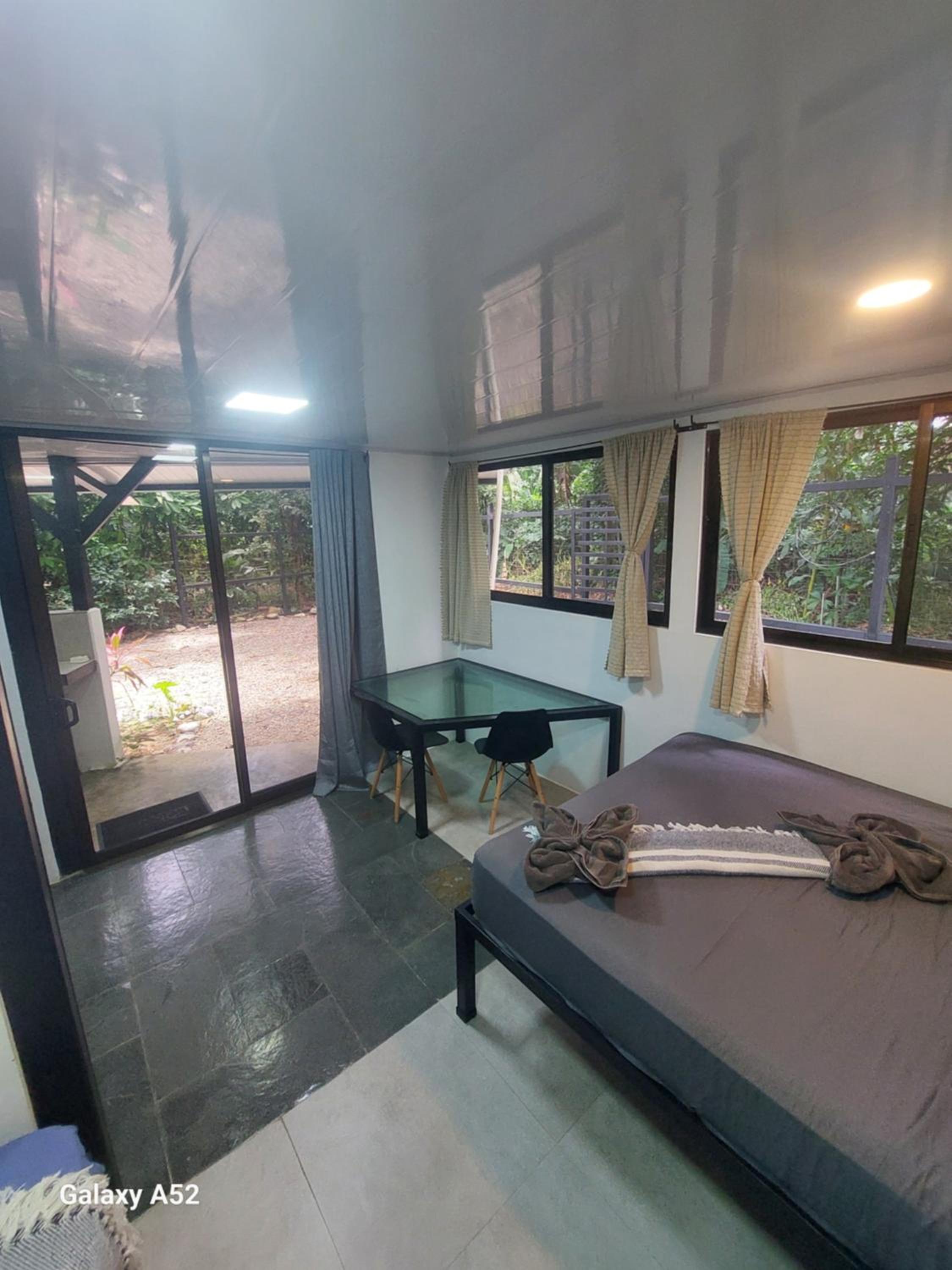 Villa Toronto-Jungle AC Suite for 3-Kitchen-Walk to Playa Chiquita