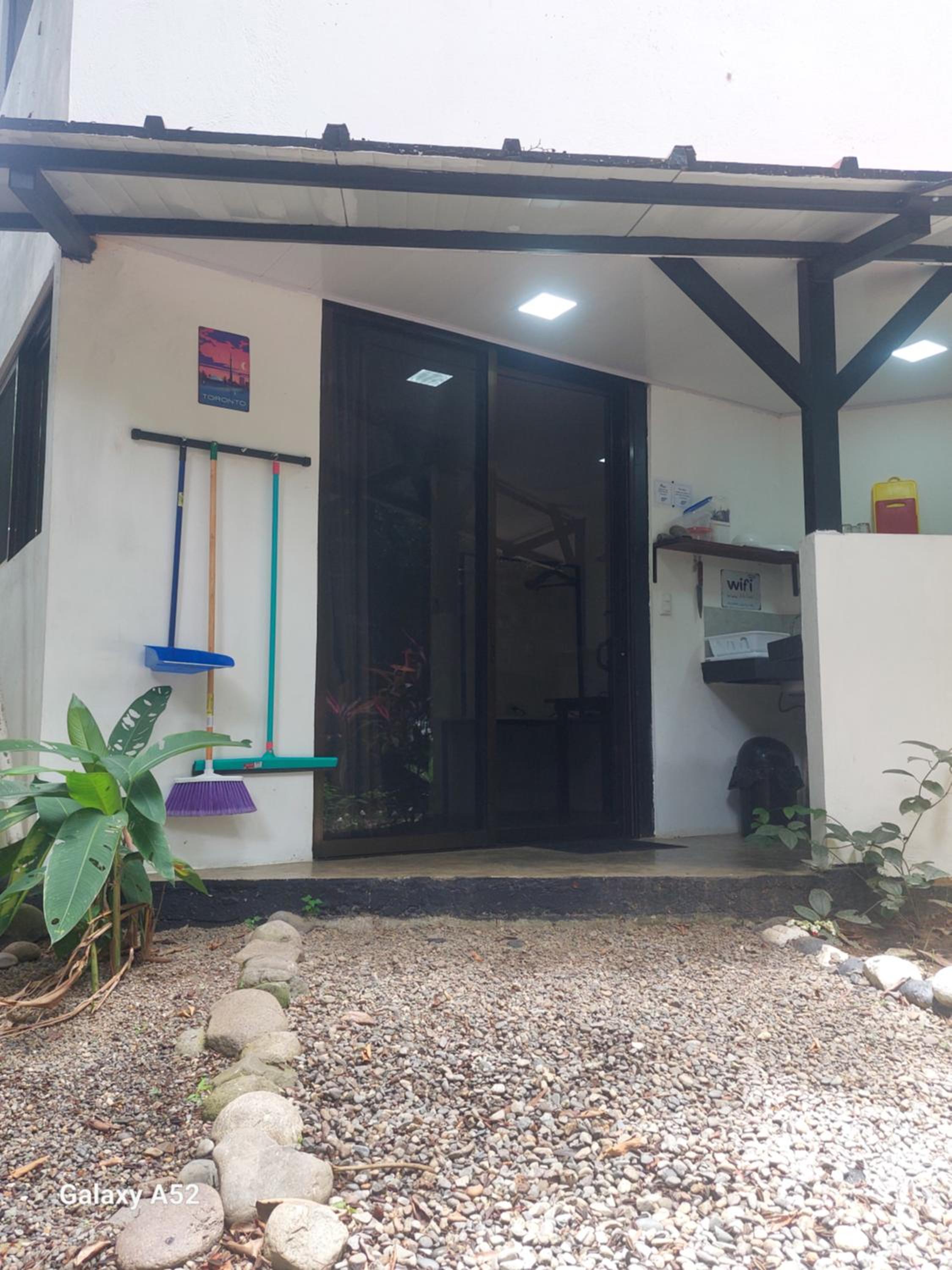 Villa Toronto-Jungle AC Suite for 3-Kitchen-Walk to Playa Chiquita