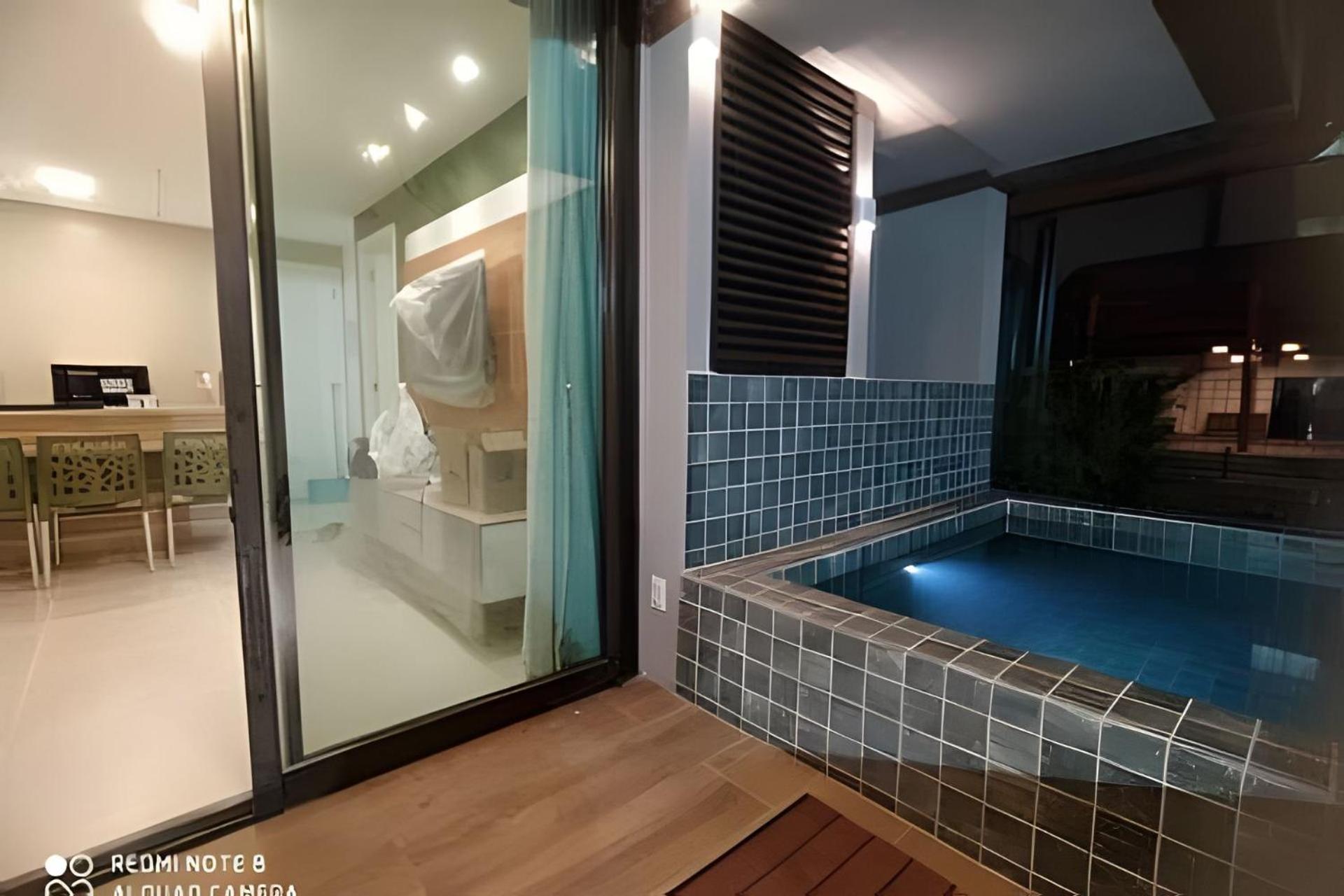 Flat térreo com piscina privativa