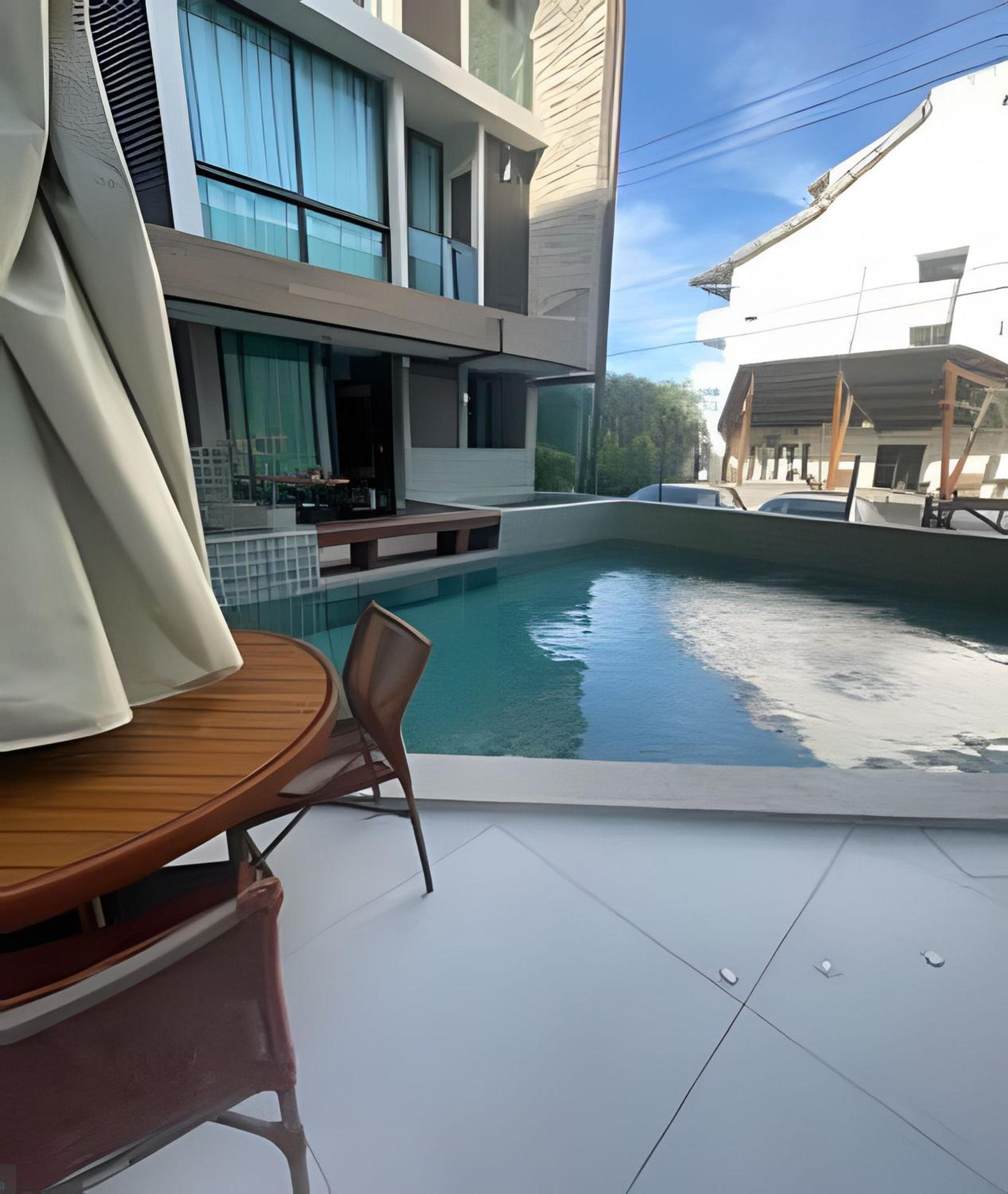 Flat térreo com piscina privativa
