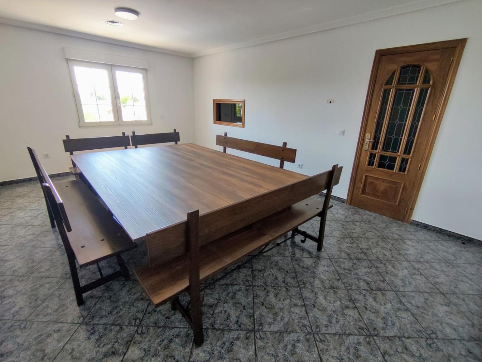 Preciosa villa para grupos grandes con piscina y BBQ