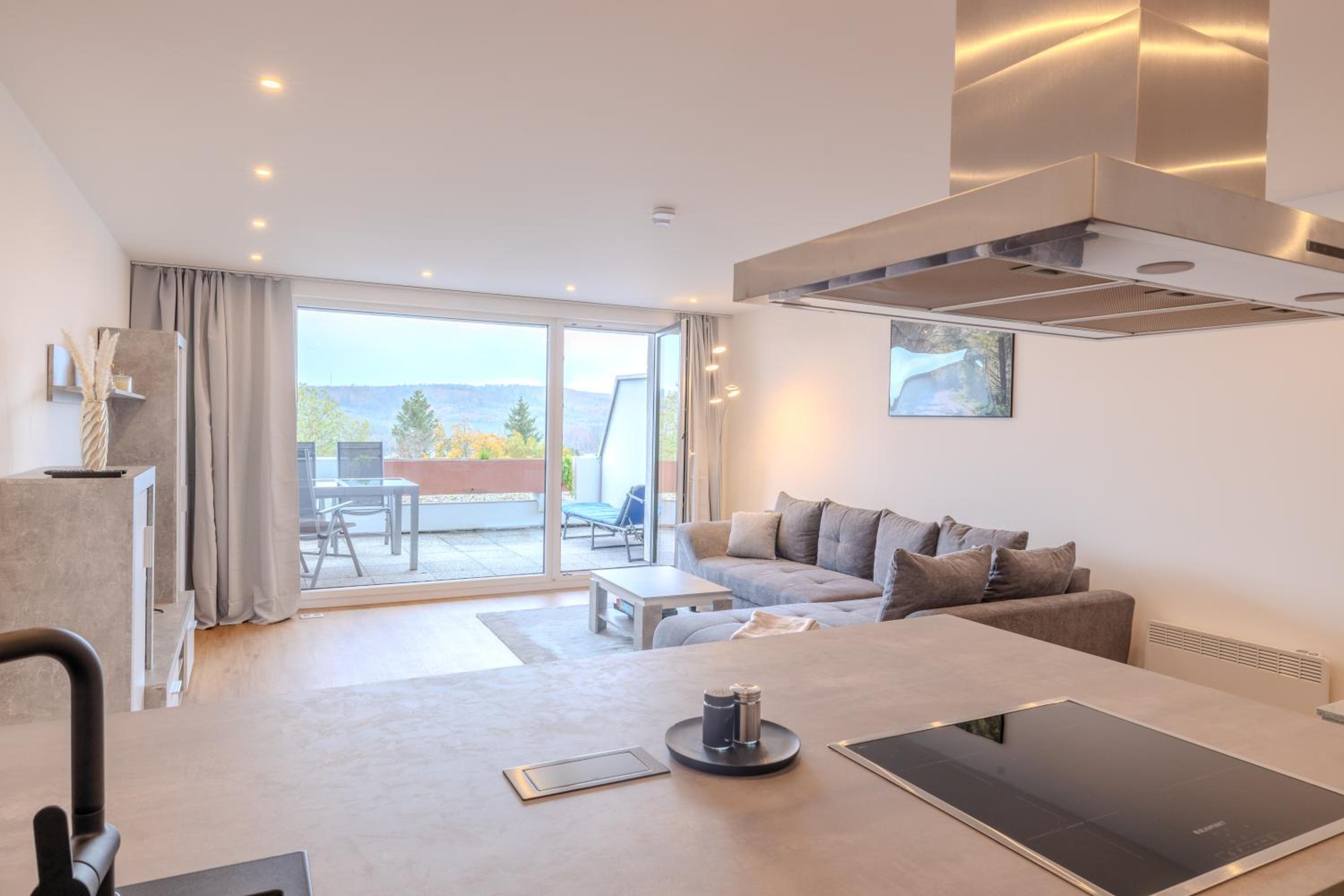 Premium Zuhause - Seeblick, Balkon, Pool & Seepromonade
