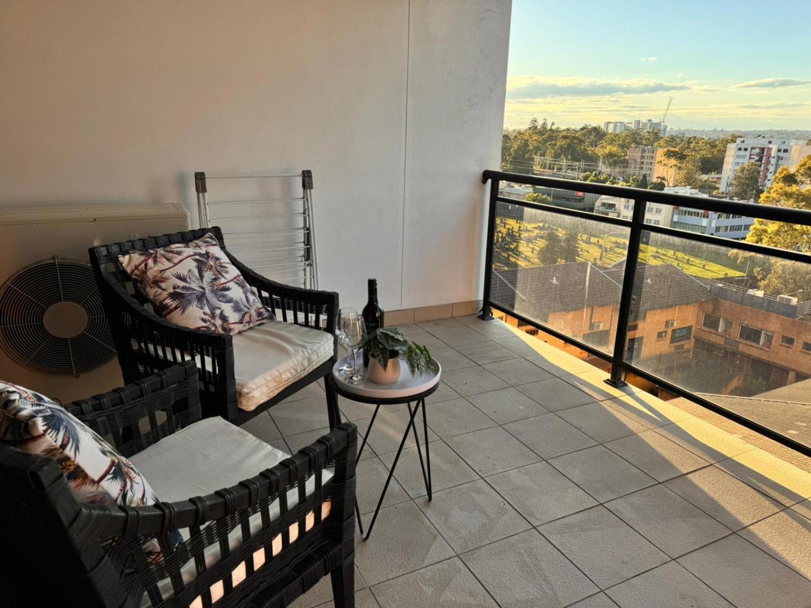Central Parramatta Apt with AC Balcony Parking