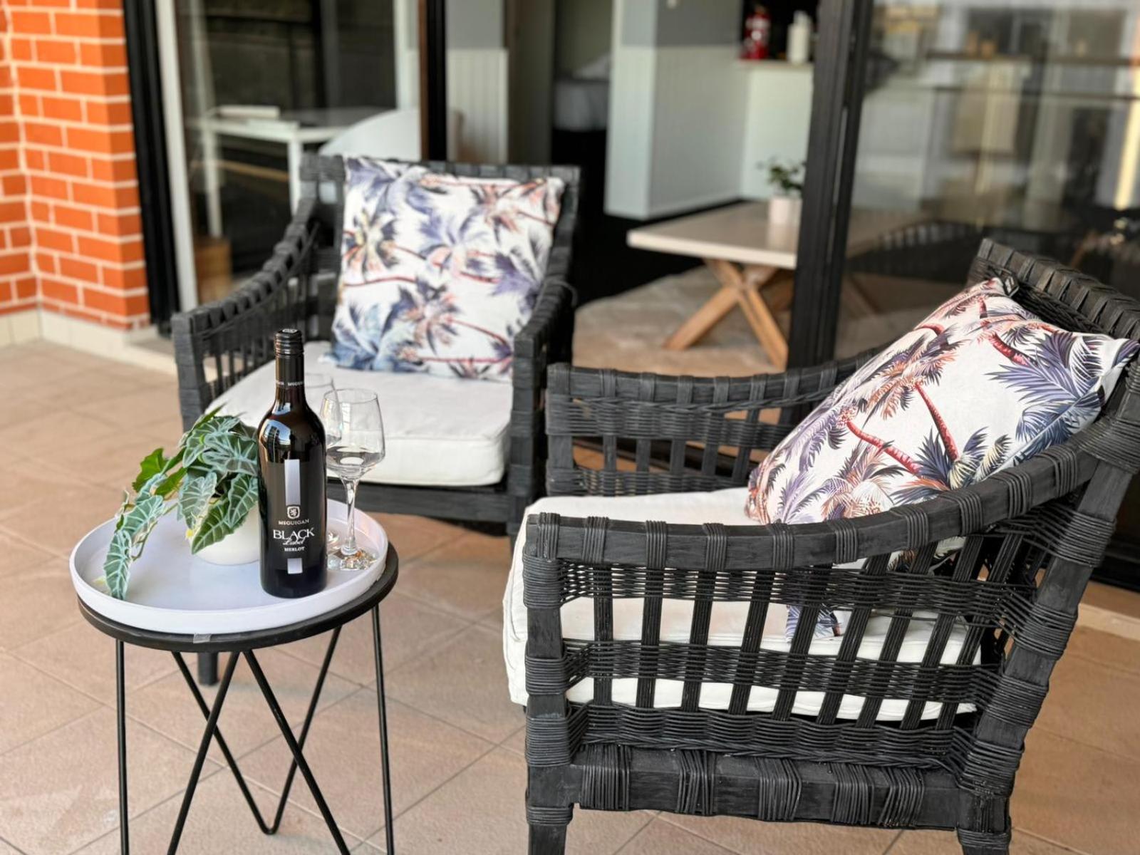 Central Parramatta Apt with AC Balcony Parking