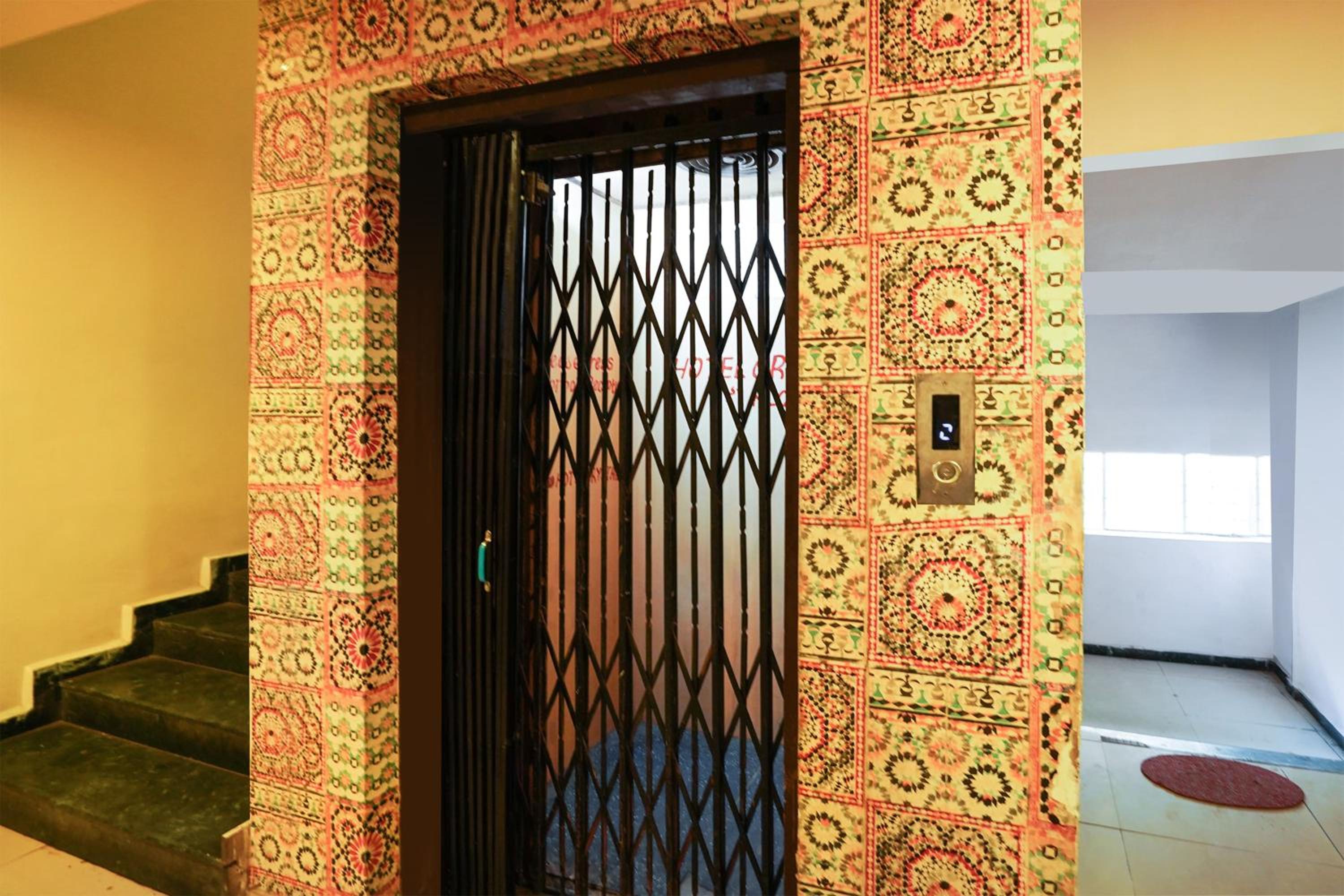 Hotel O Crystal