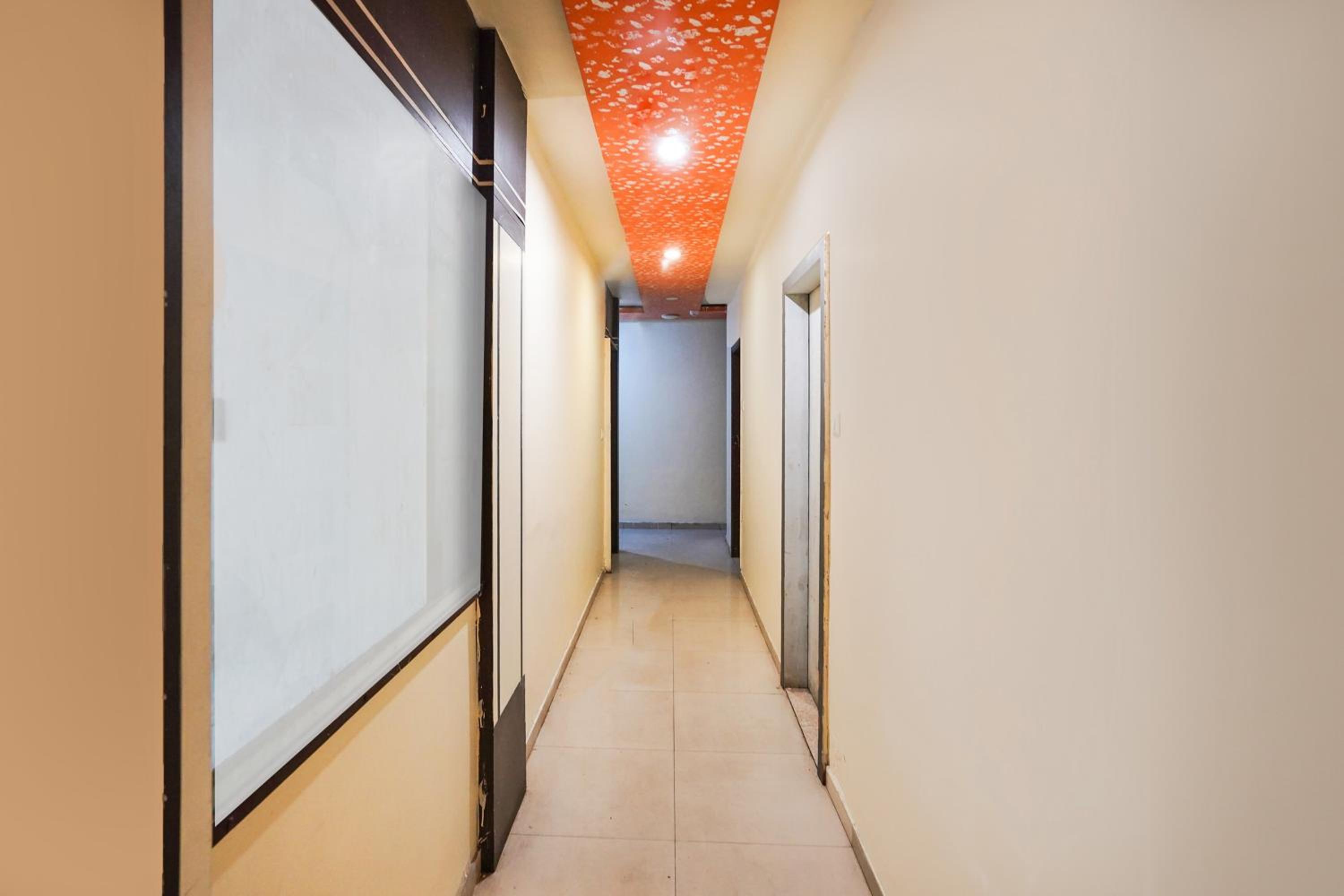 Hotel O Crystal