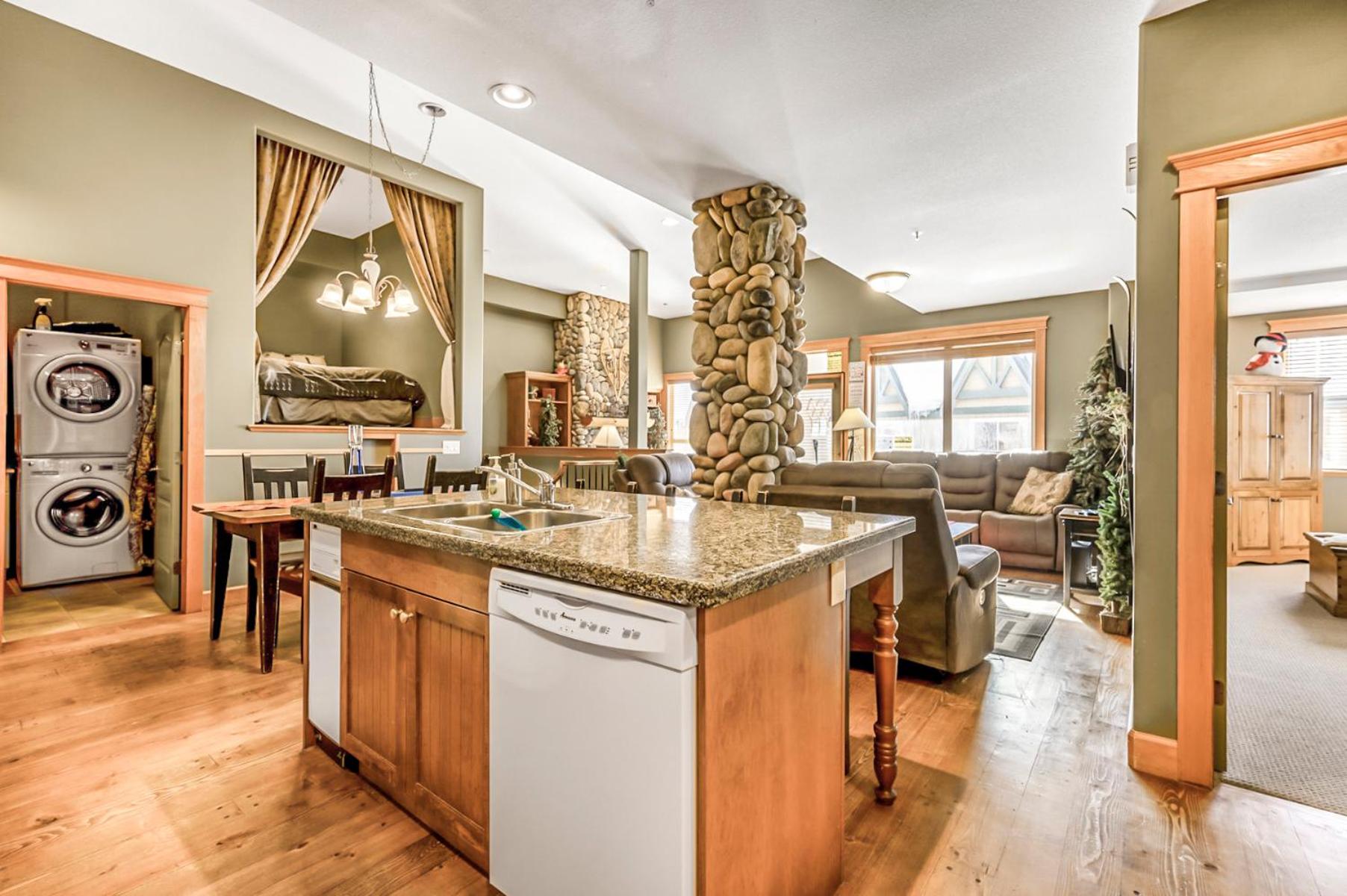 Treetops Ski Luxury Townhouse
