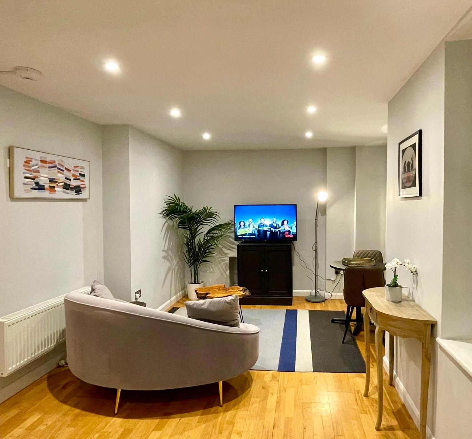 Stylish 1BR, 15 mins to Buckingham Palace, Central London