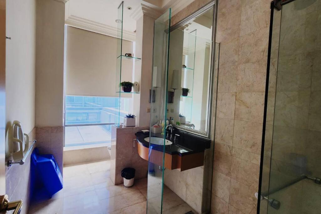 449m2 Airlangga Ritz-Carlton Apt view 5