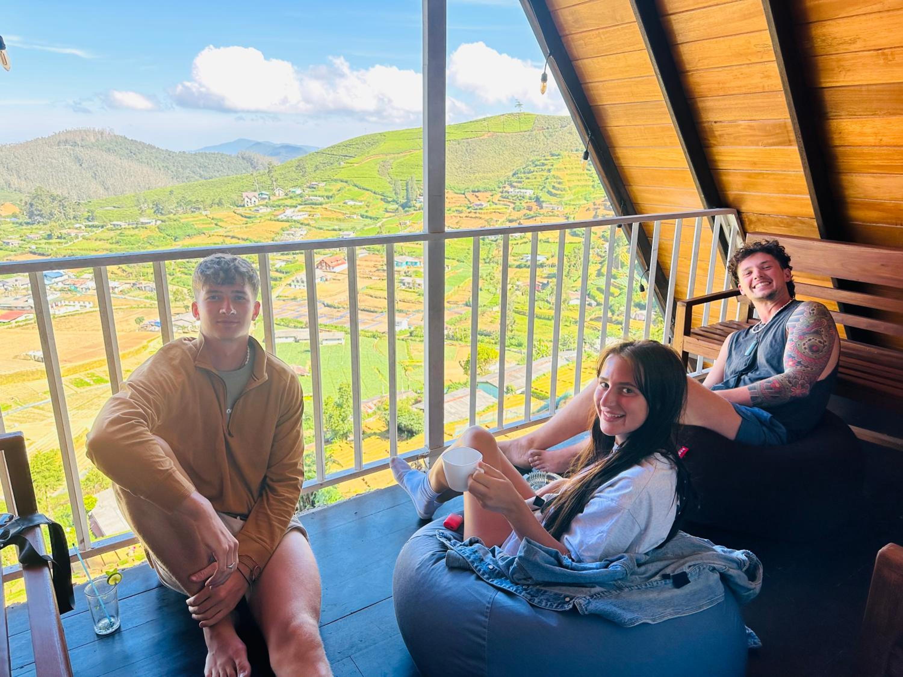 Cabin 7000 feet - A cozy Mountain View retreat in Nuwara eliya view 4