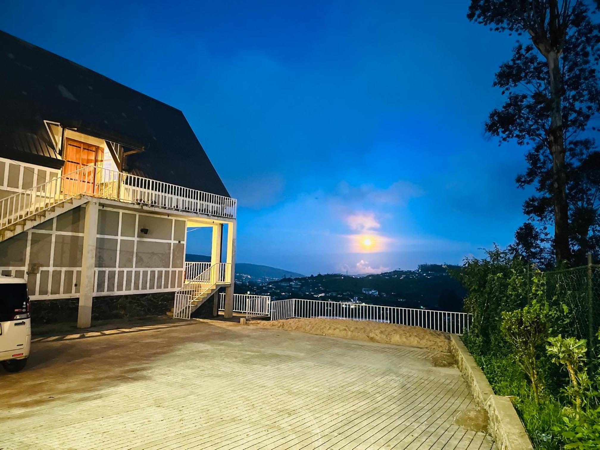 Cabin 7000 feet - A cozy Mountain View retreat in Nuwara eliya view 3