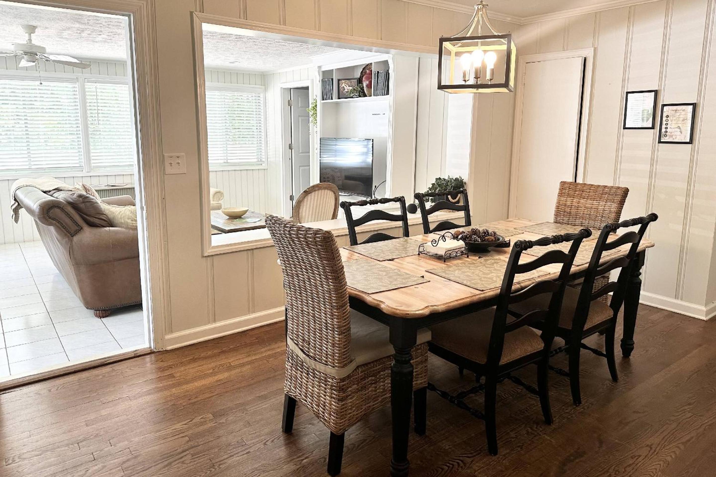 Charming Ranch with Great Vibes view 3