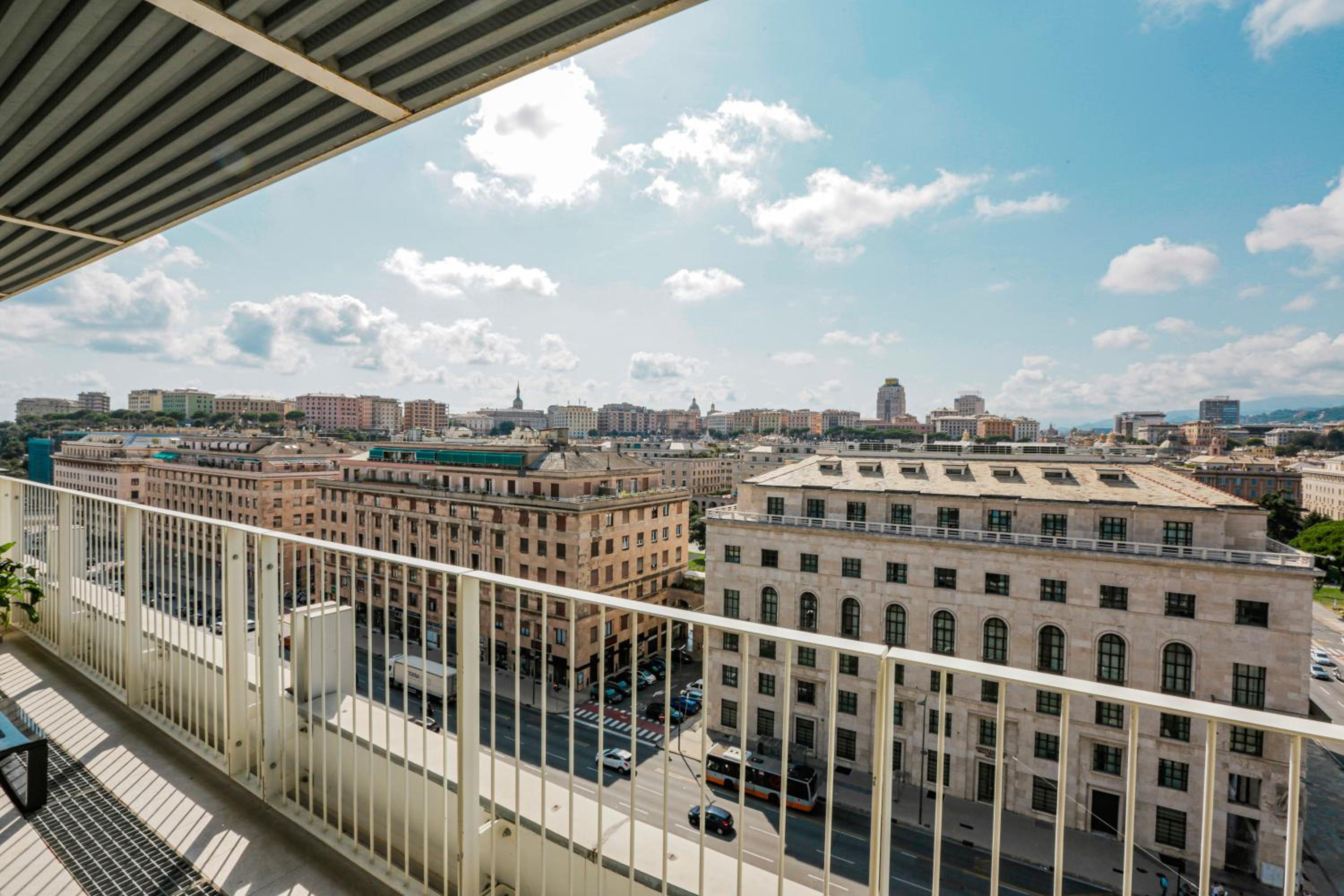 Attico 36 e 49 con terrazza vista mare e parcheggio grande view 2