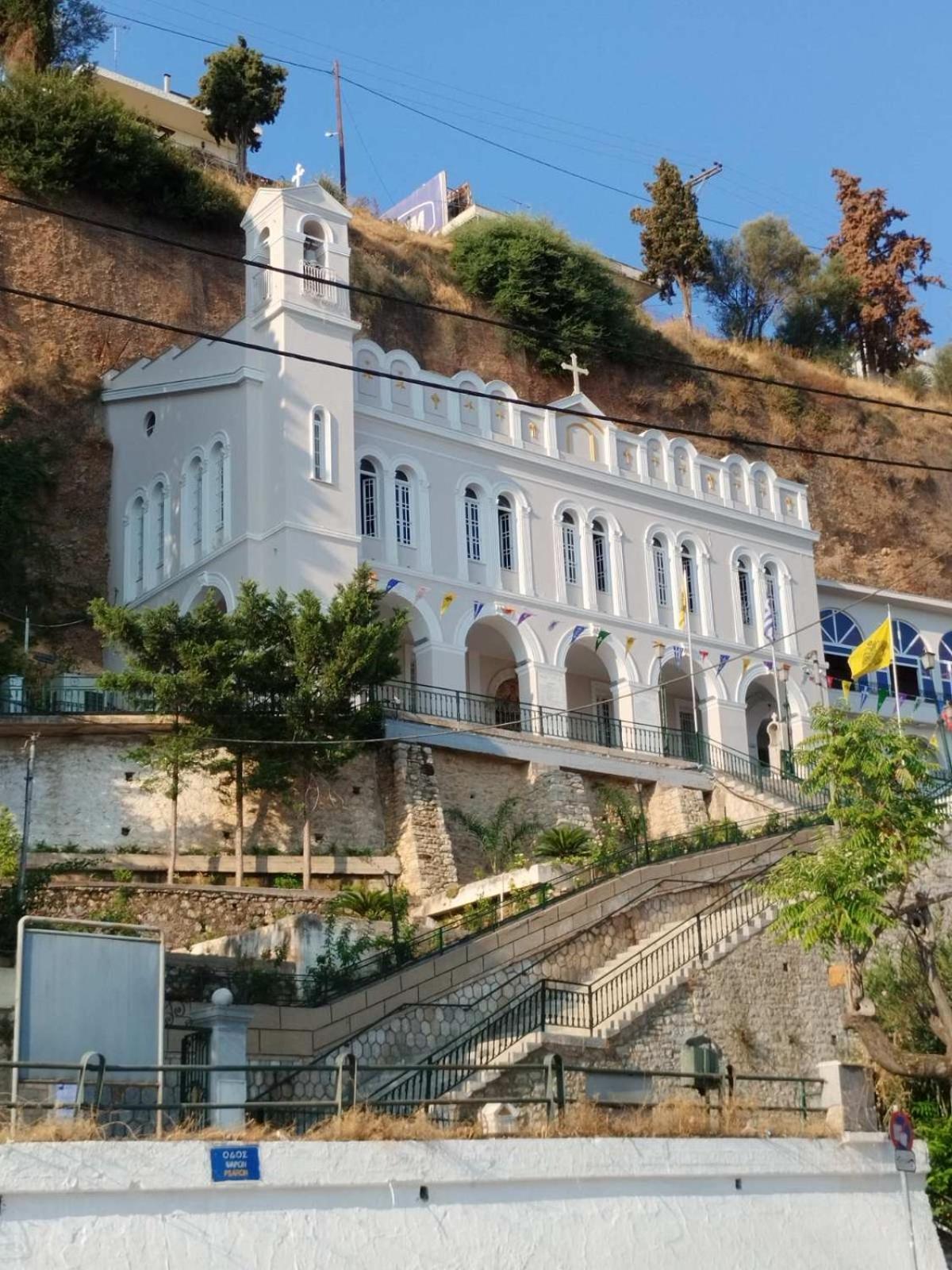 House by the sea view 4