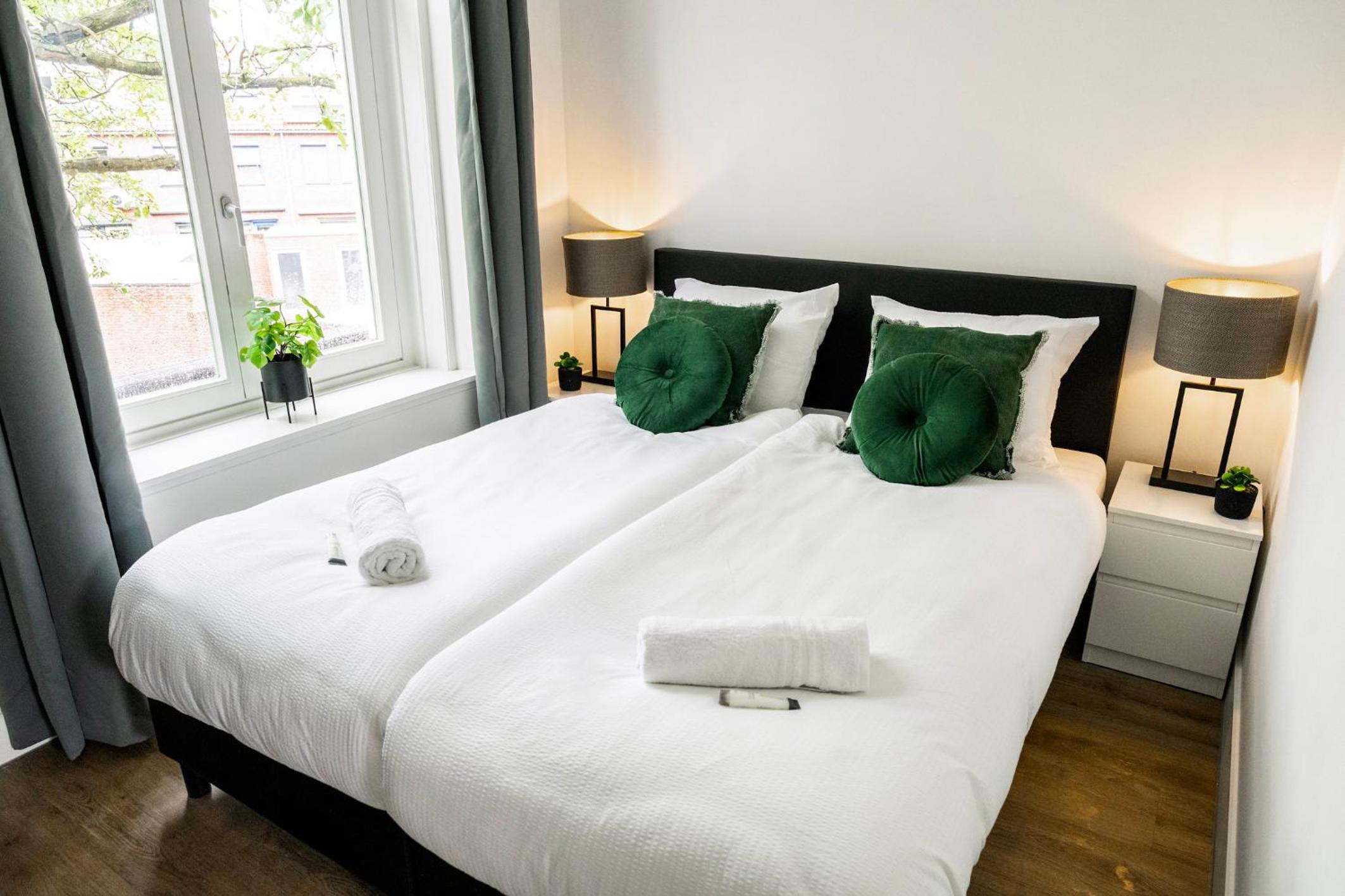 Tilburg 2br apartment, group friendly with kitchen view 2