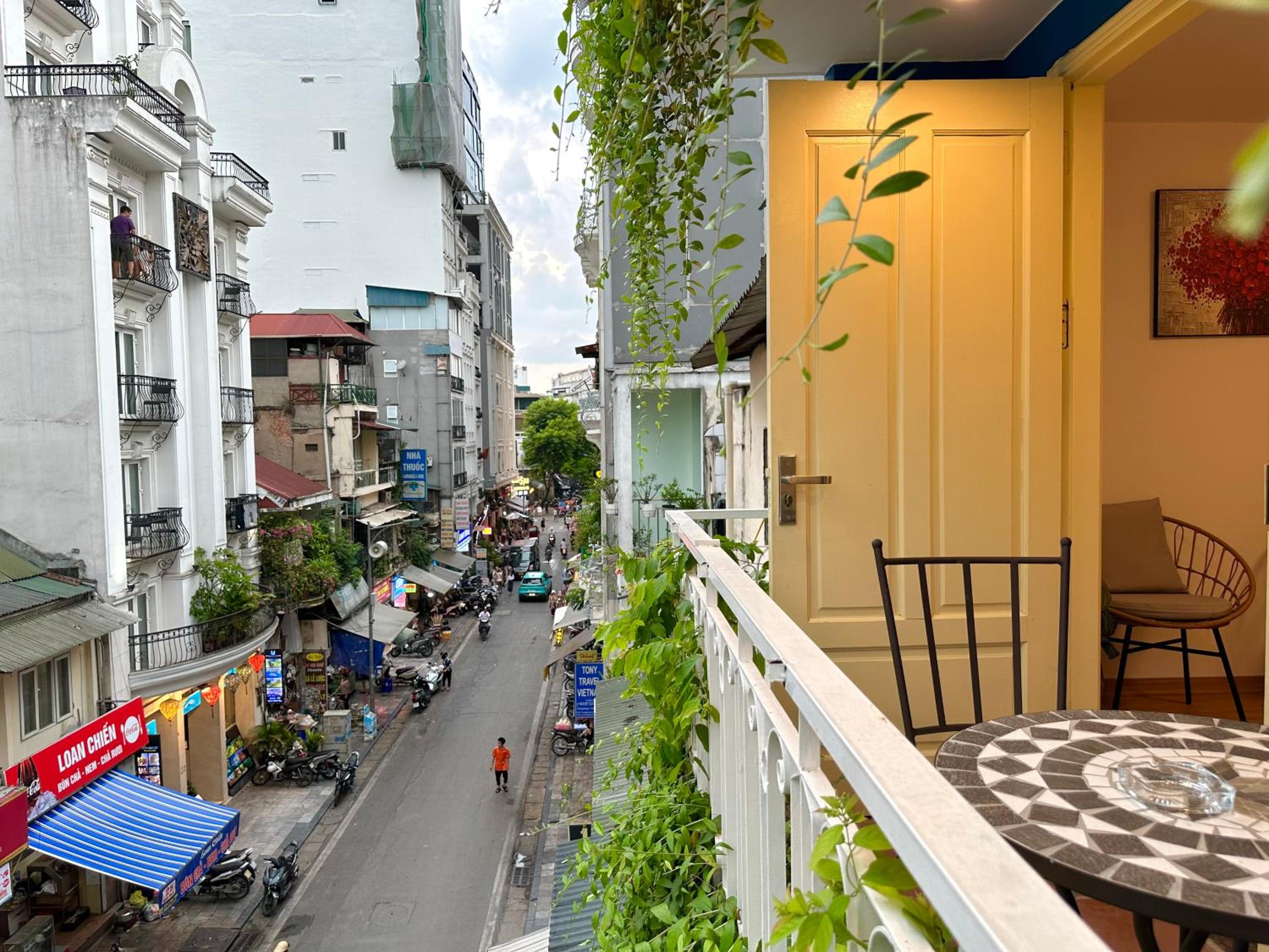 City view Central Big Balcony 3Br