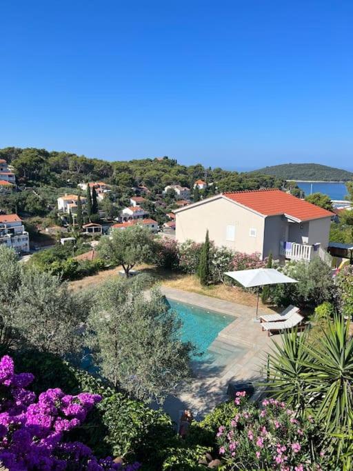 Villa V view 3