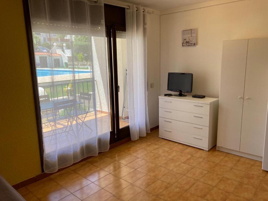 Bel appartement face piscine en RDJ