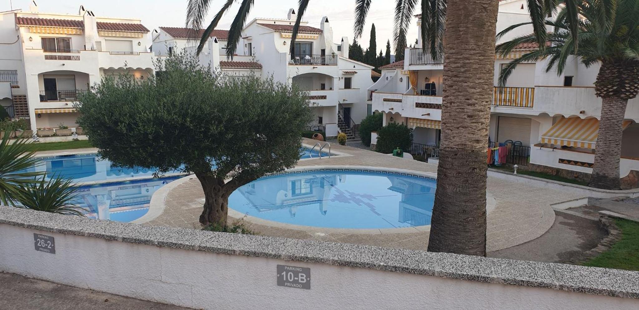 Bel appartement face piscine en RDJ