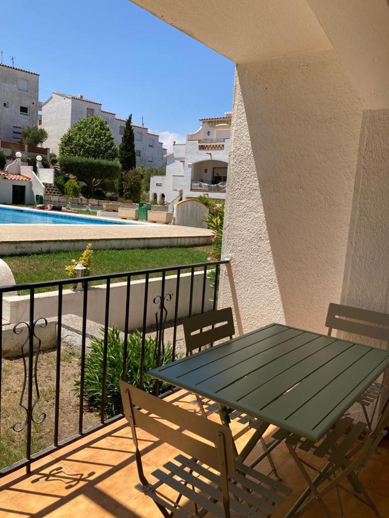Bel appartement face piscine en RDJ