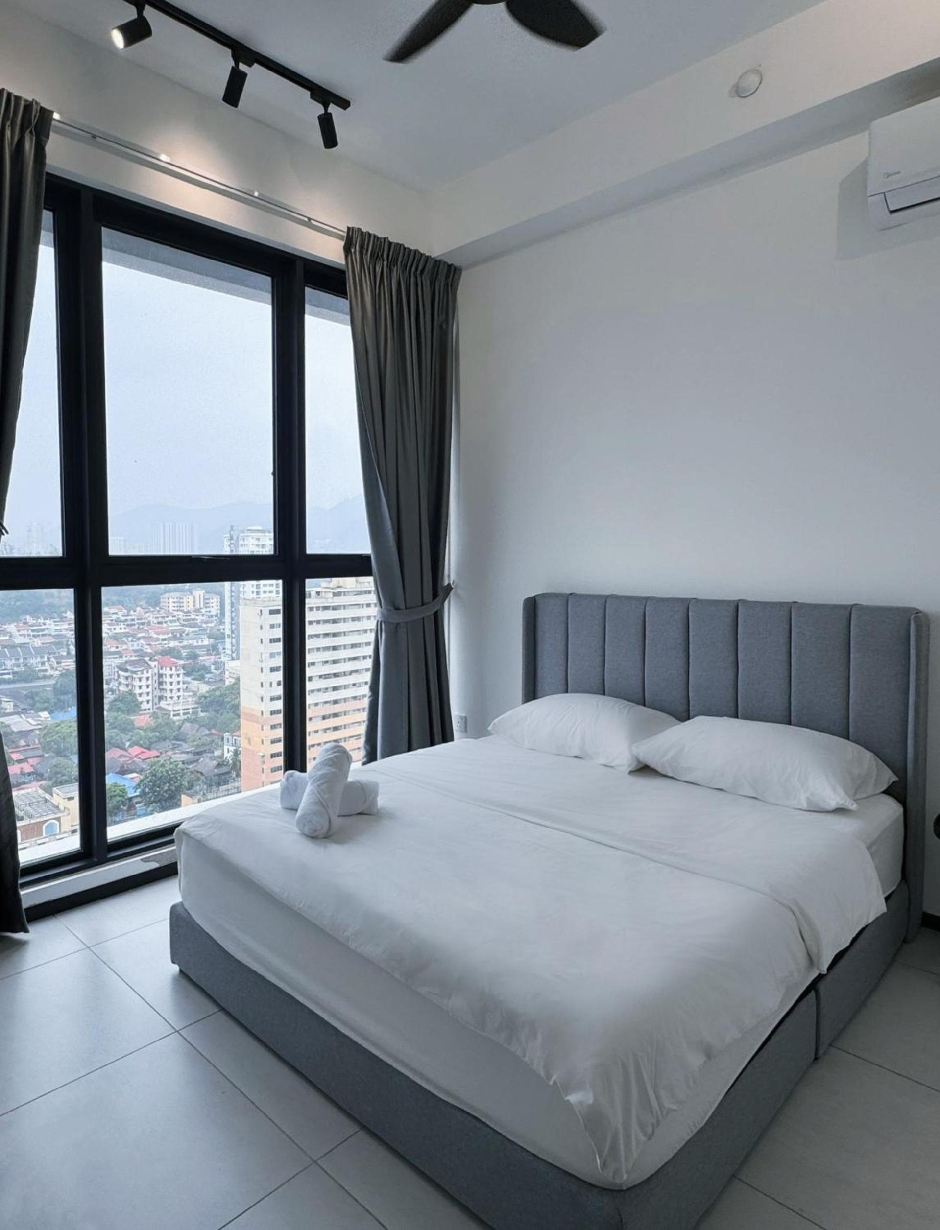 Urban Suites TWO Or THREE Bedroom Georgetown by ANC photo 3