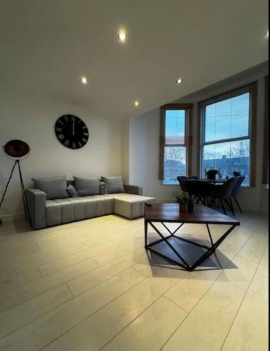 Private garden maisonette near city centre! Walking distance from Anfield view 5