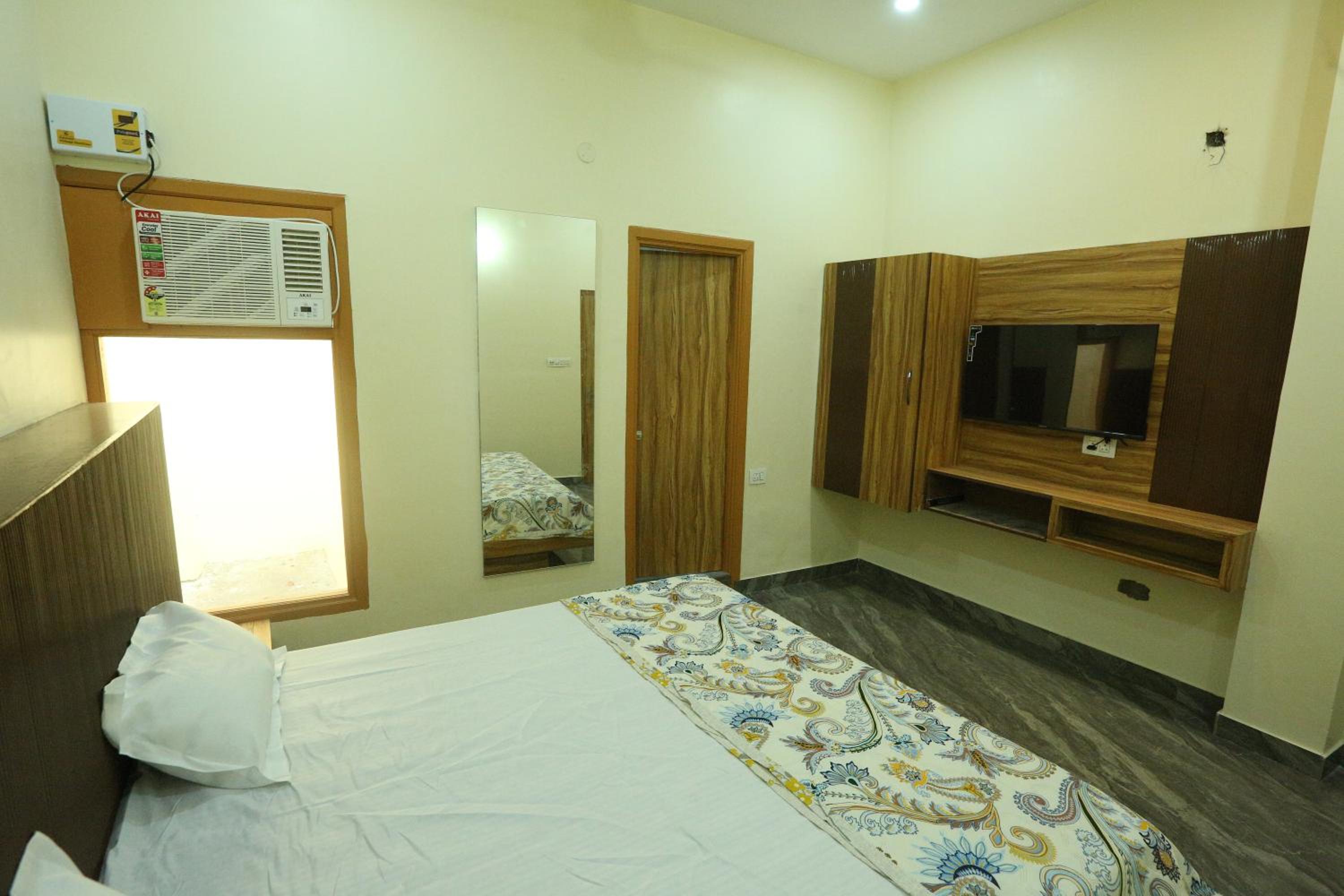 Hotel Leo Inn