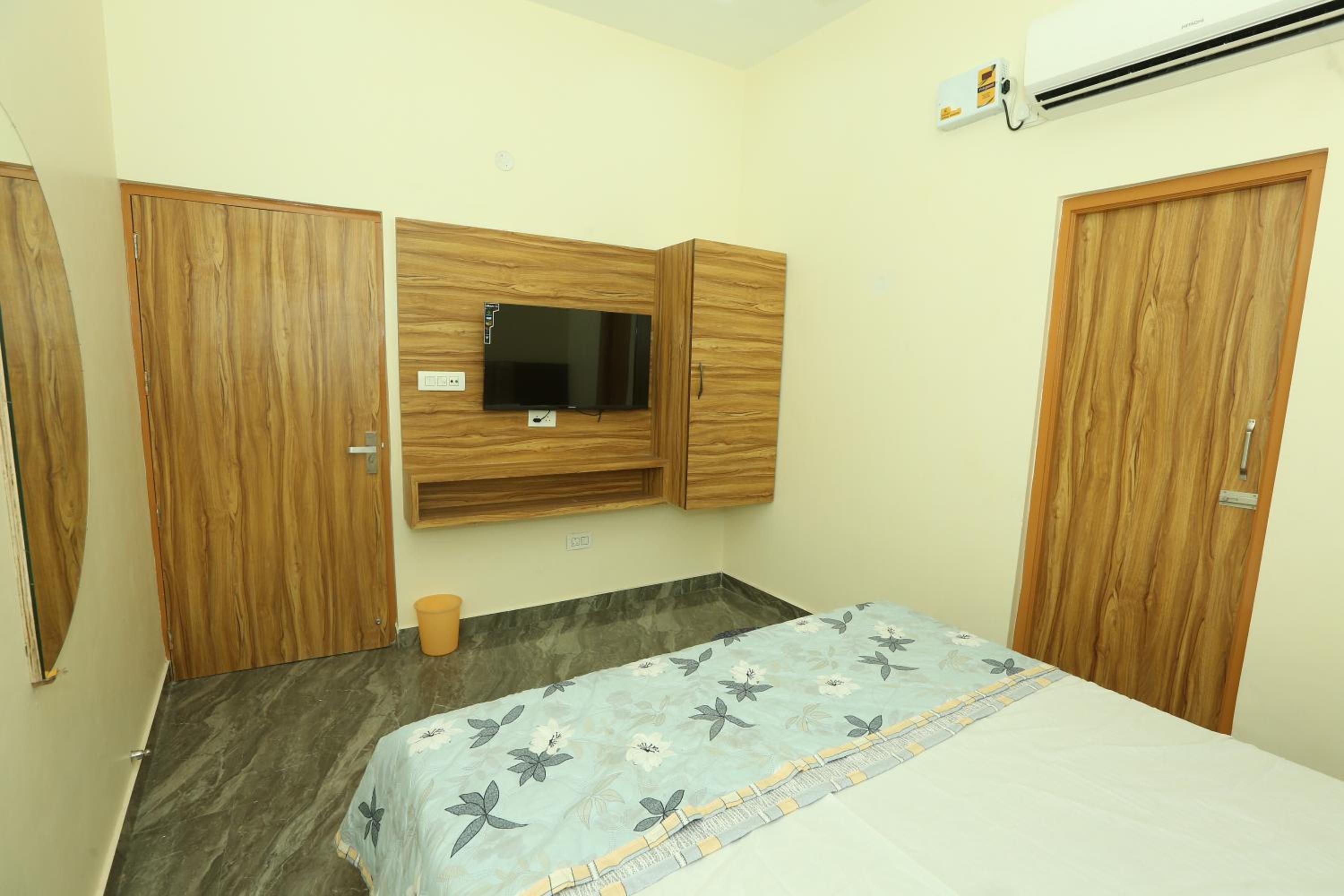 Hotel Leo Inn