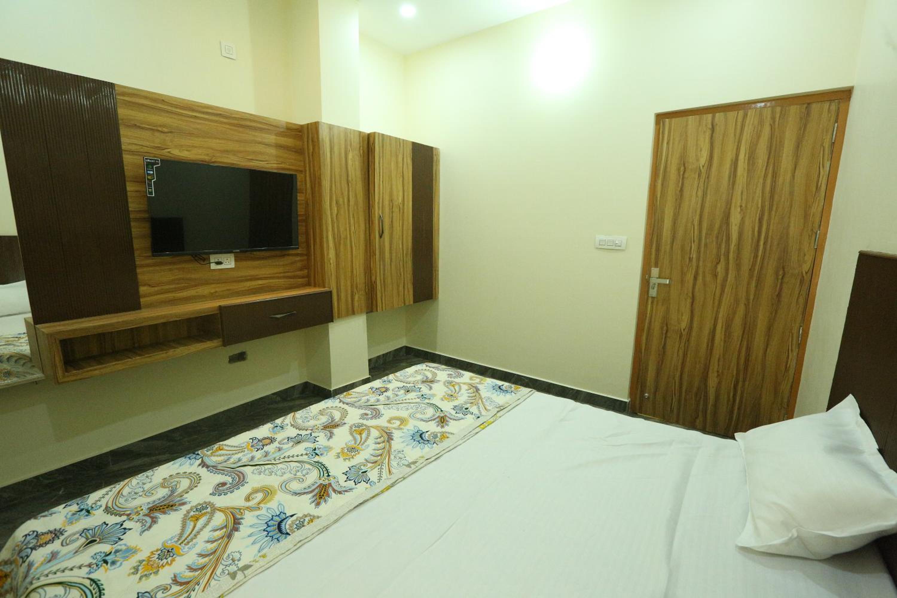 Hotel Leo Inn