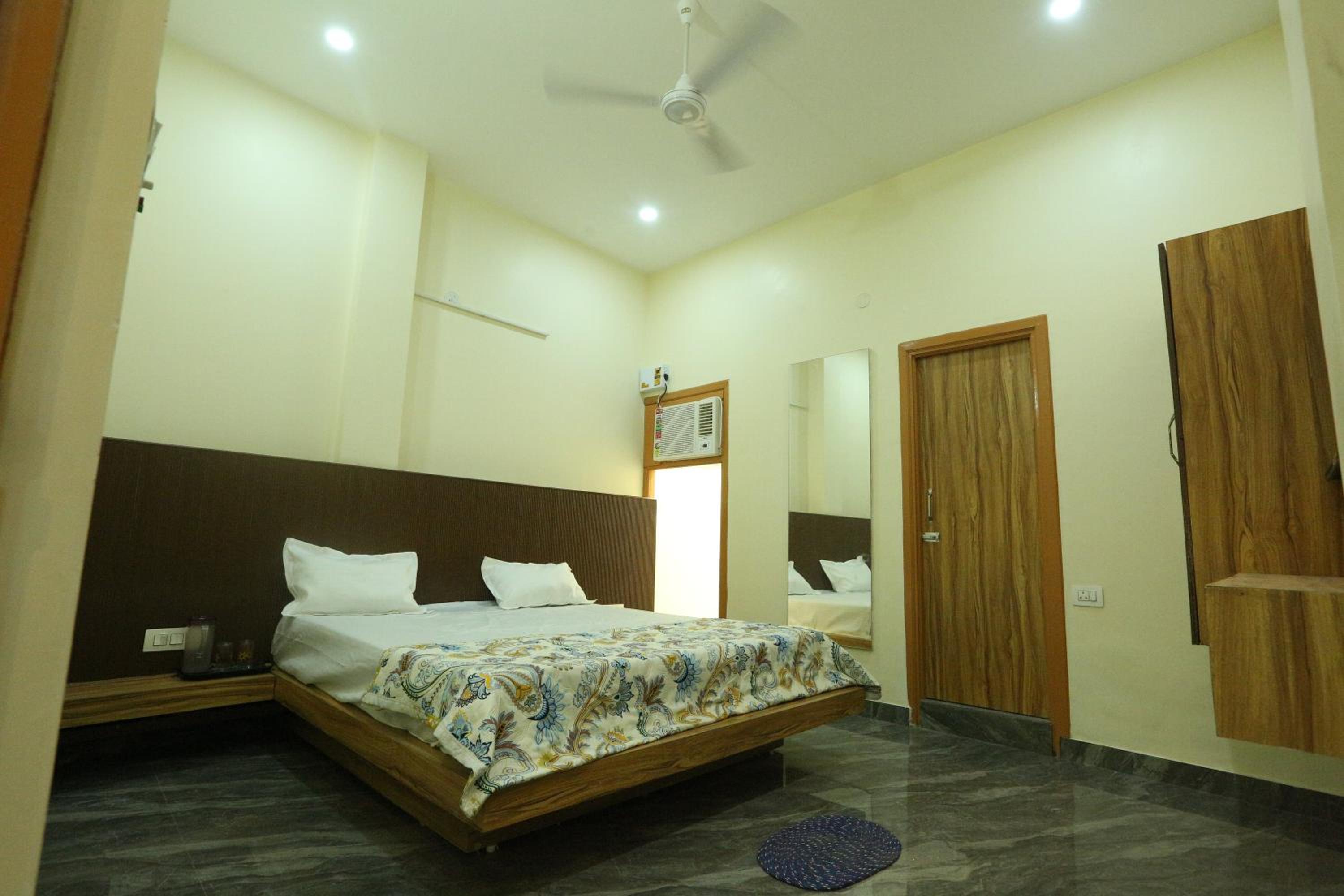 Hotel Leo Inn