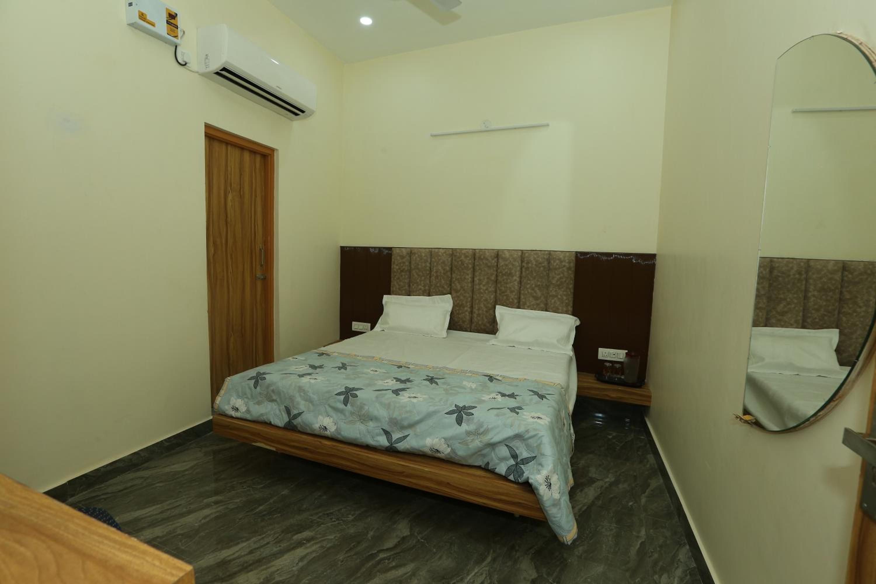 Hotel Leo Inn