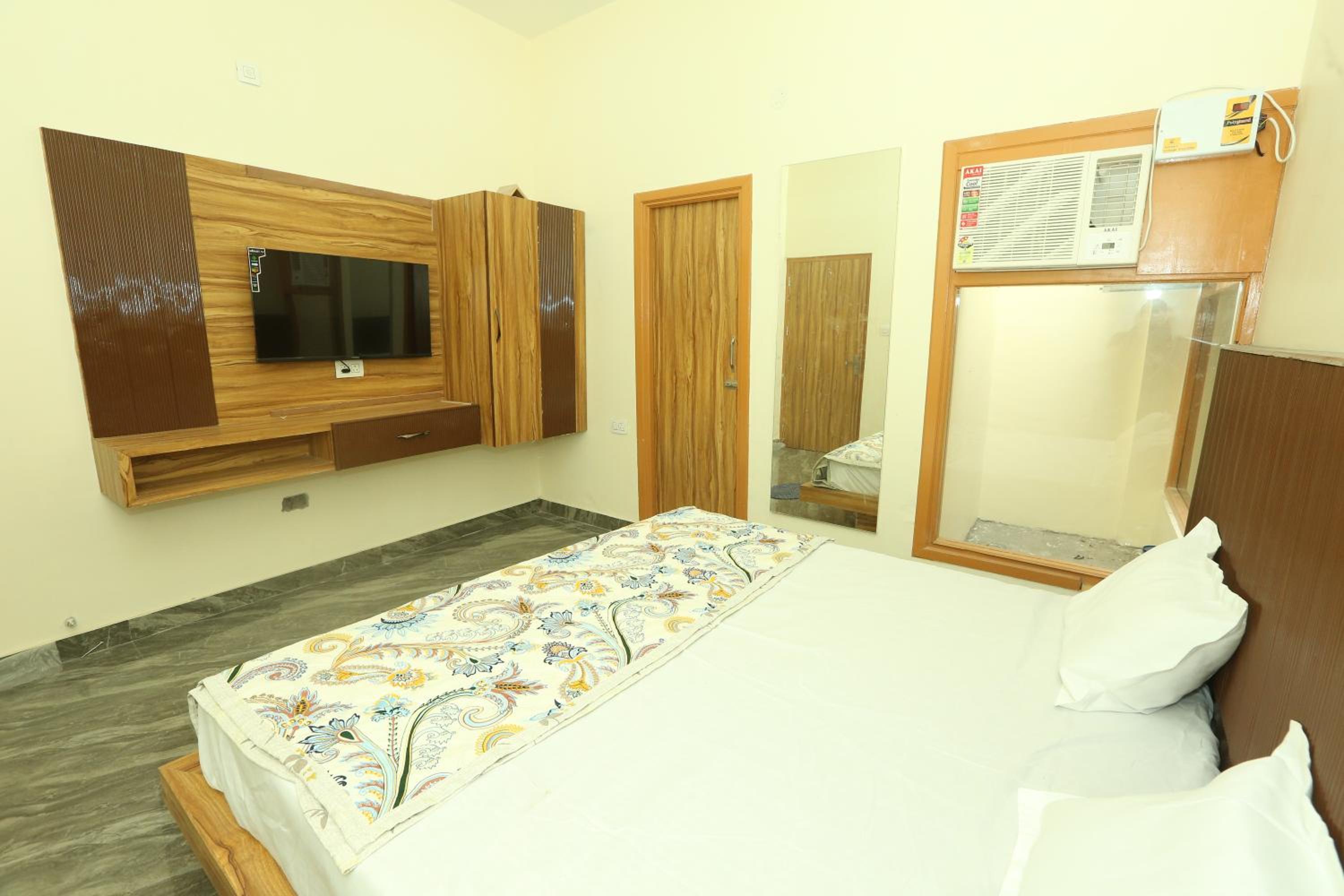Hotel Leo Inn
