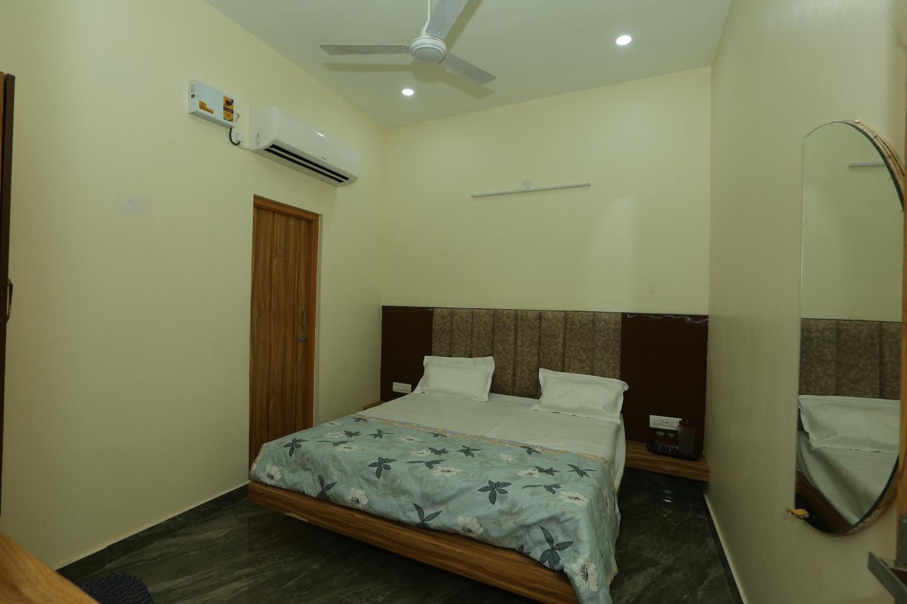 Hotel Leo Inn