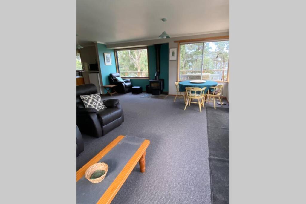 Fully fenced, wrap around decks, water on 3 sides