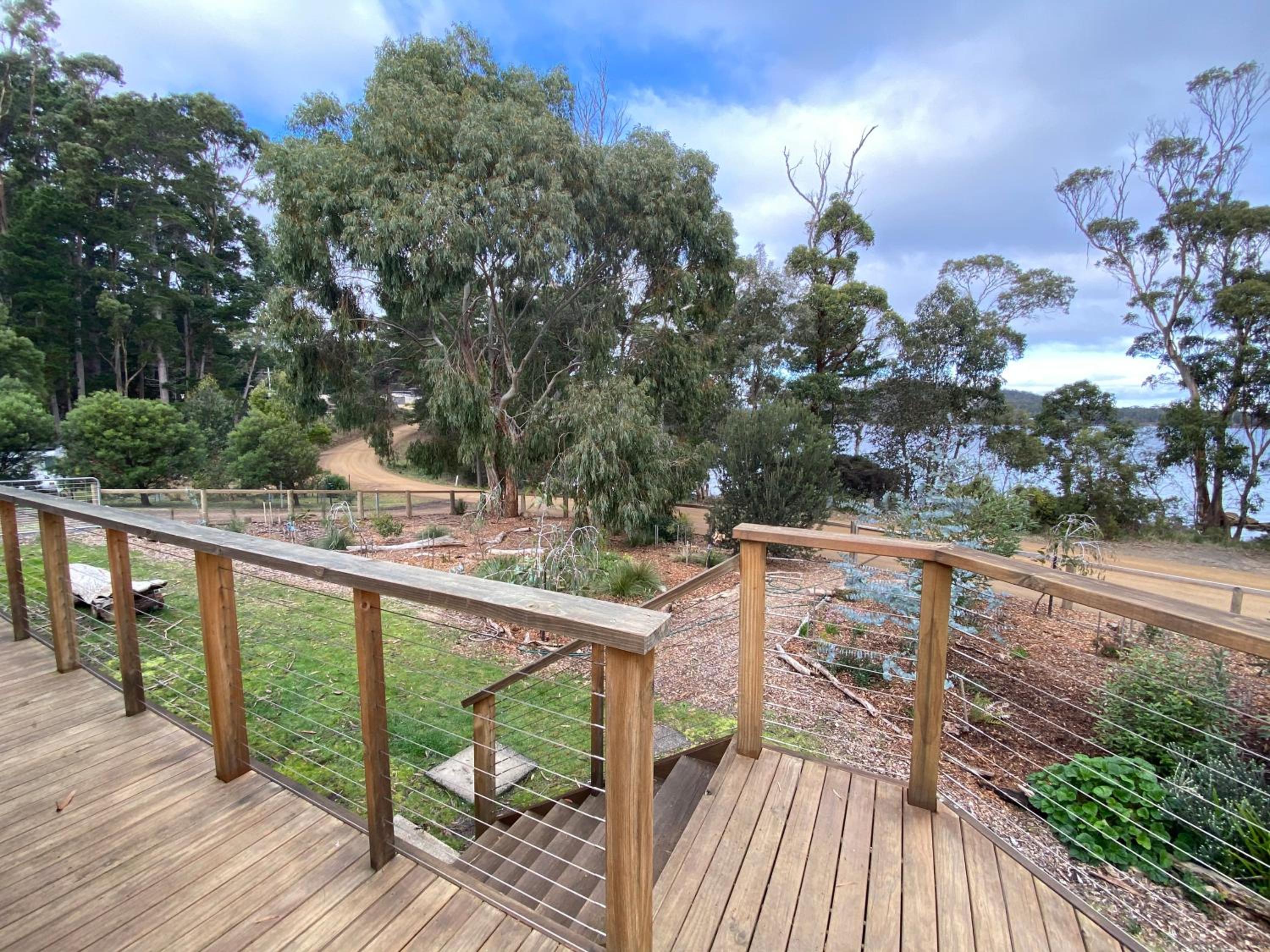 Fully fenced, wrap around decks, water on 3 sides