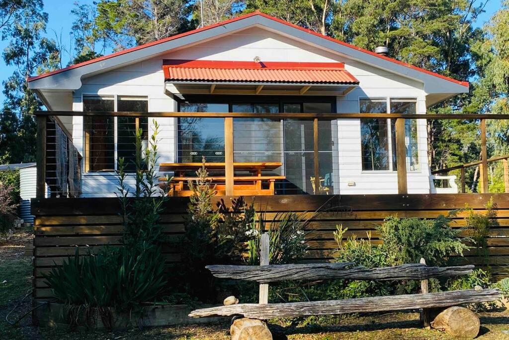 Fully fenced, wrap around decks, water on 3 sides