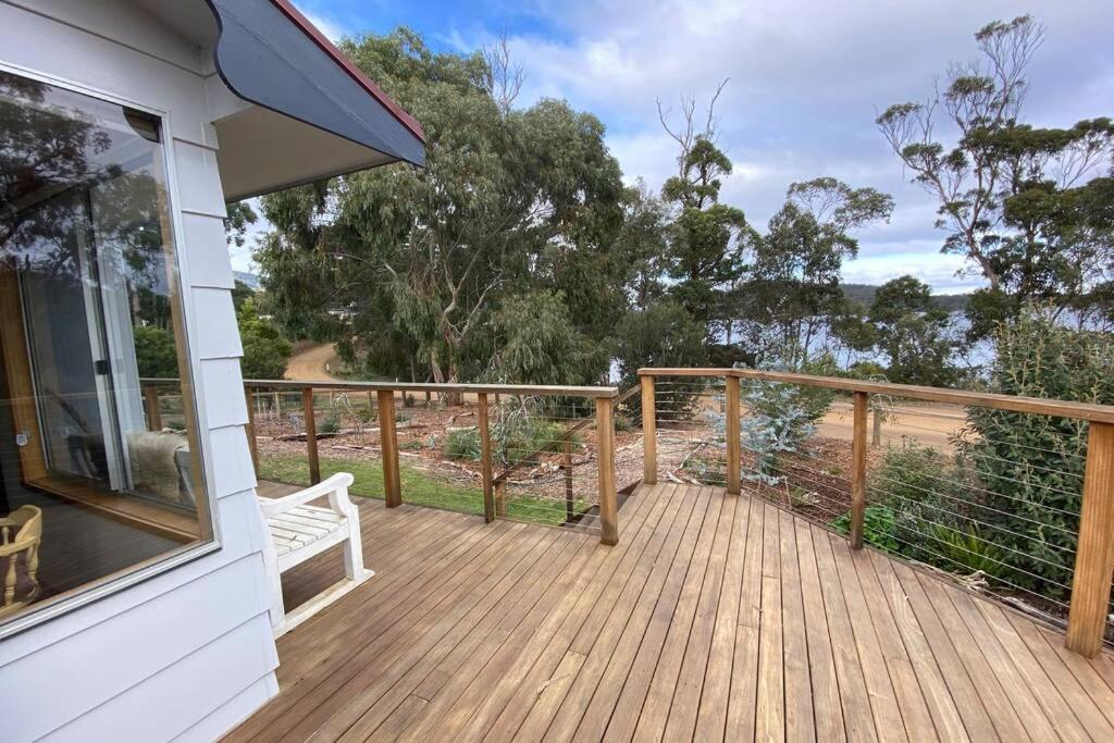 Fully fenced, wrap around decks, water on 3 sides