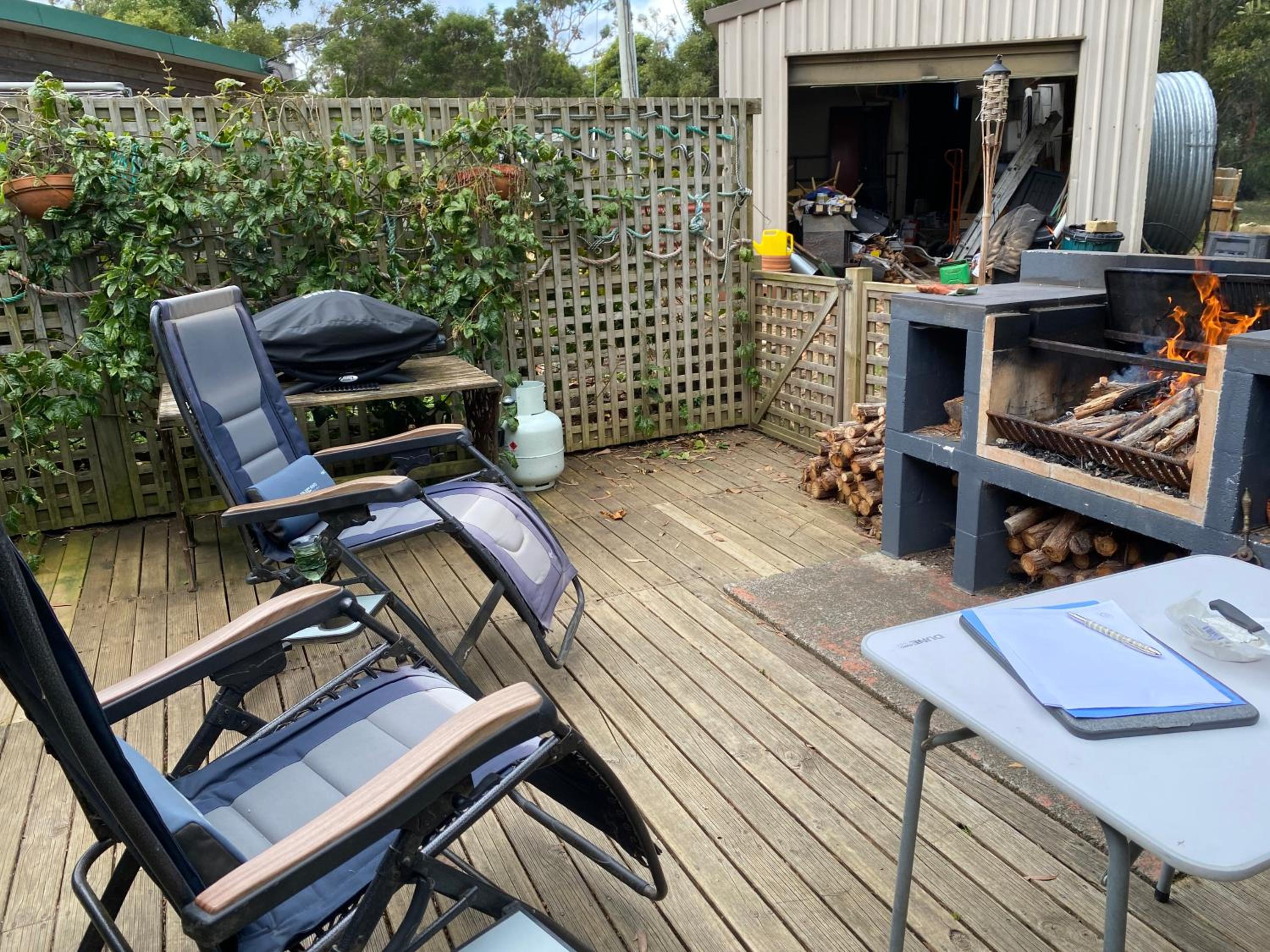 Fully fenced, wrap around decks, water on 3 sides