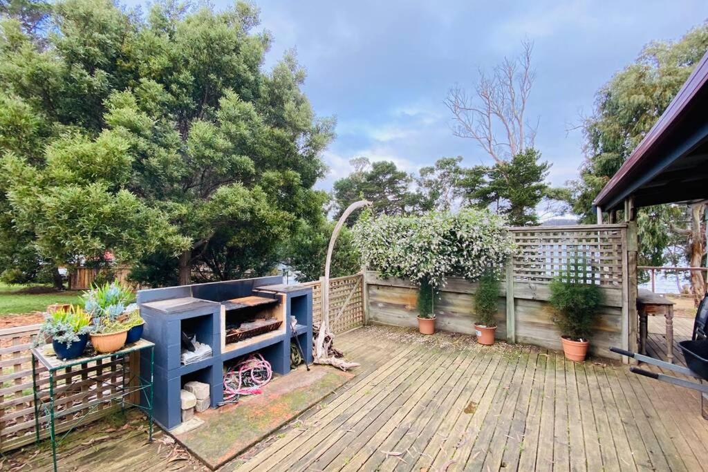 Fully fenced, wrap around decks, water on 3 sides