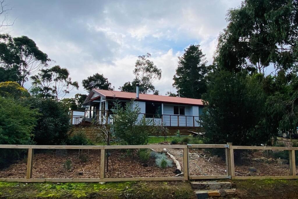 Fully fenced, wrap around decks, water on 3 sides